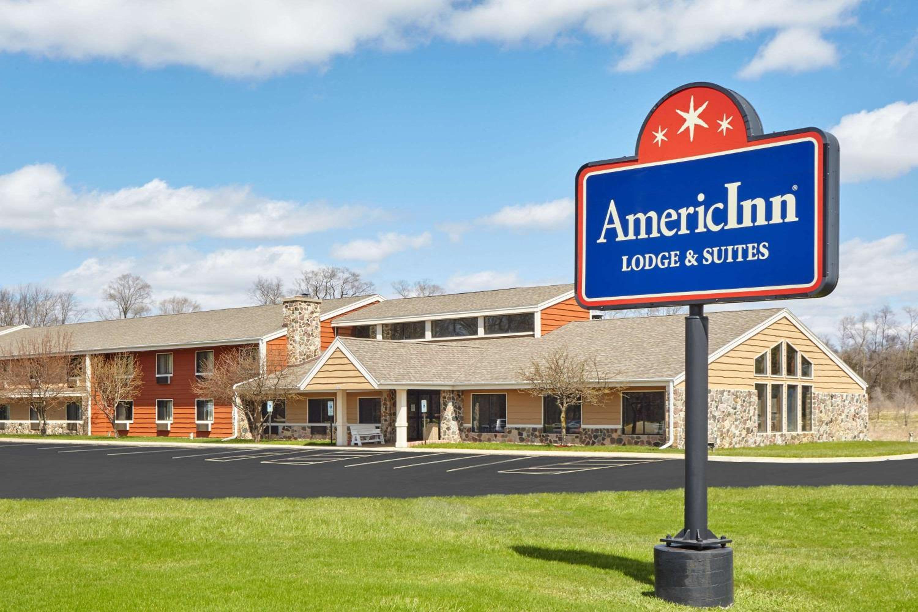 Hotel AmericInn by Wyndham Burlington