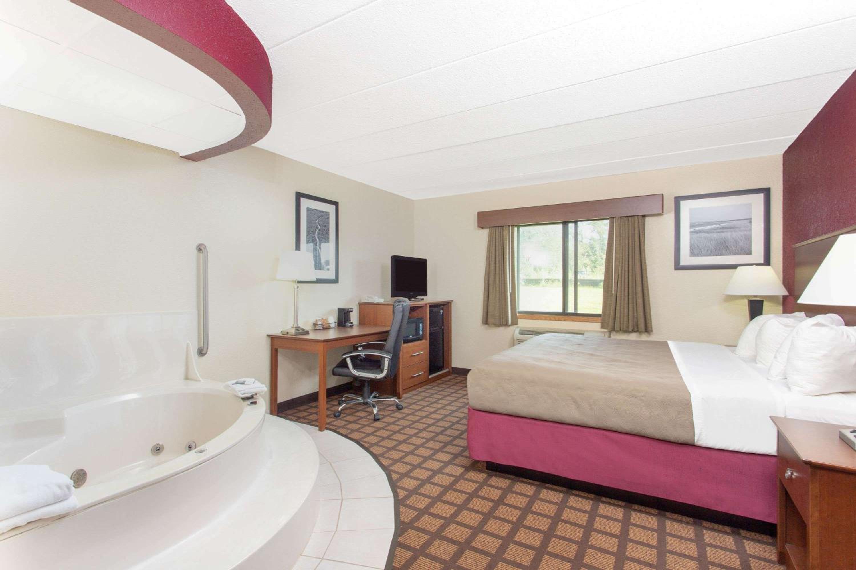 AmericInn by Wyndham Burlington