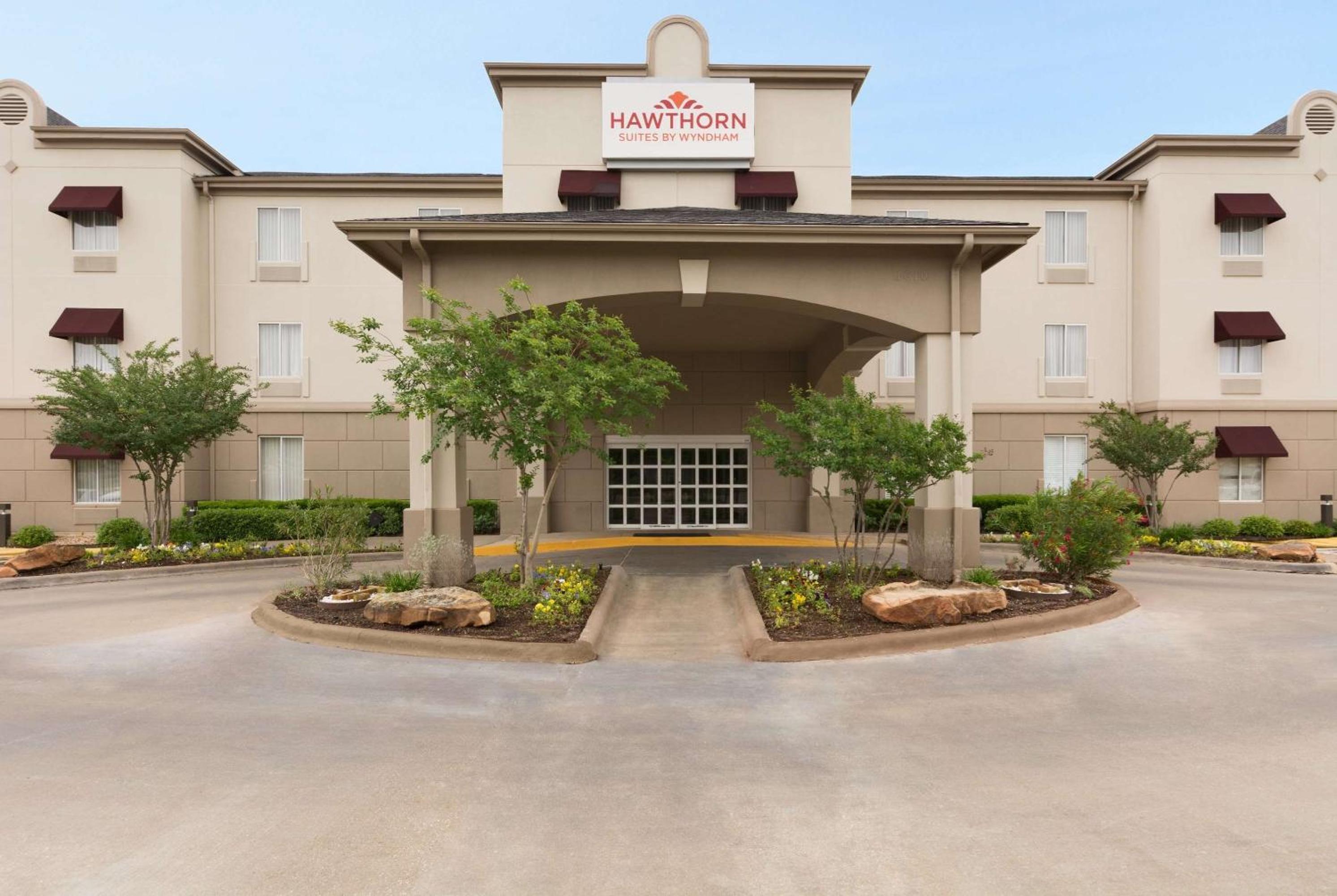Hotel Hawthorn Extended Stay by Wyndham College Station - Image 1