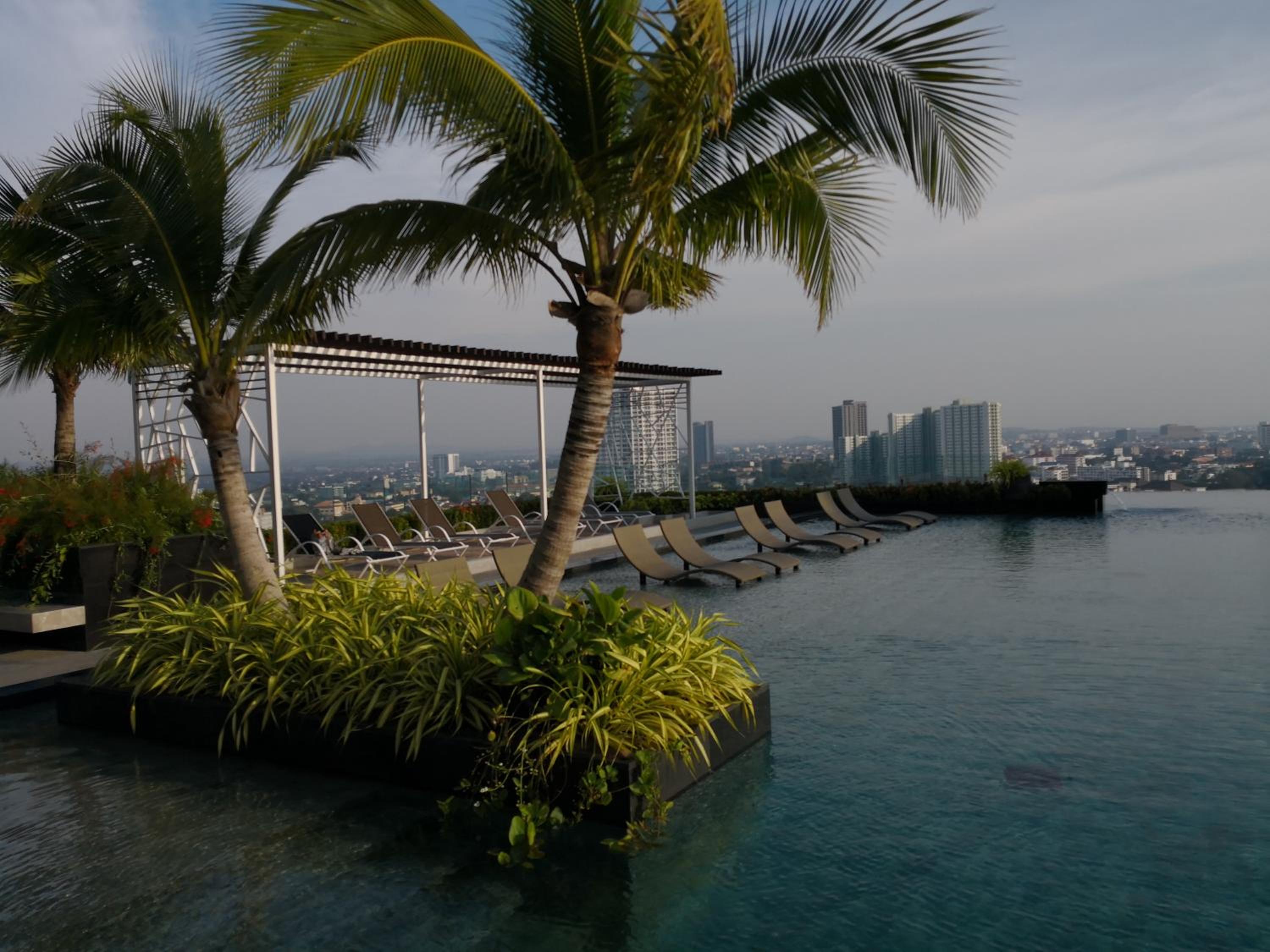 The Riviera Wongamat Hong Apartment