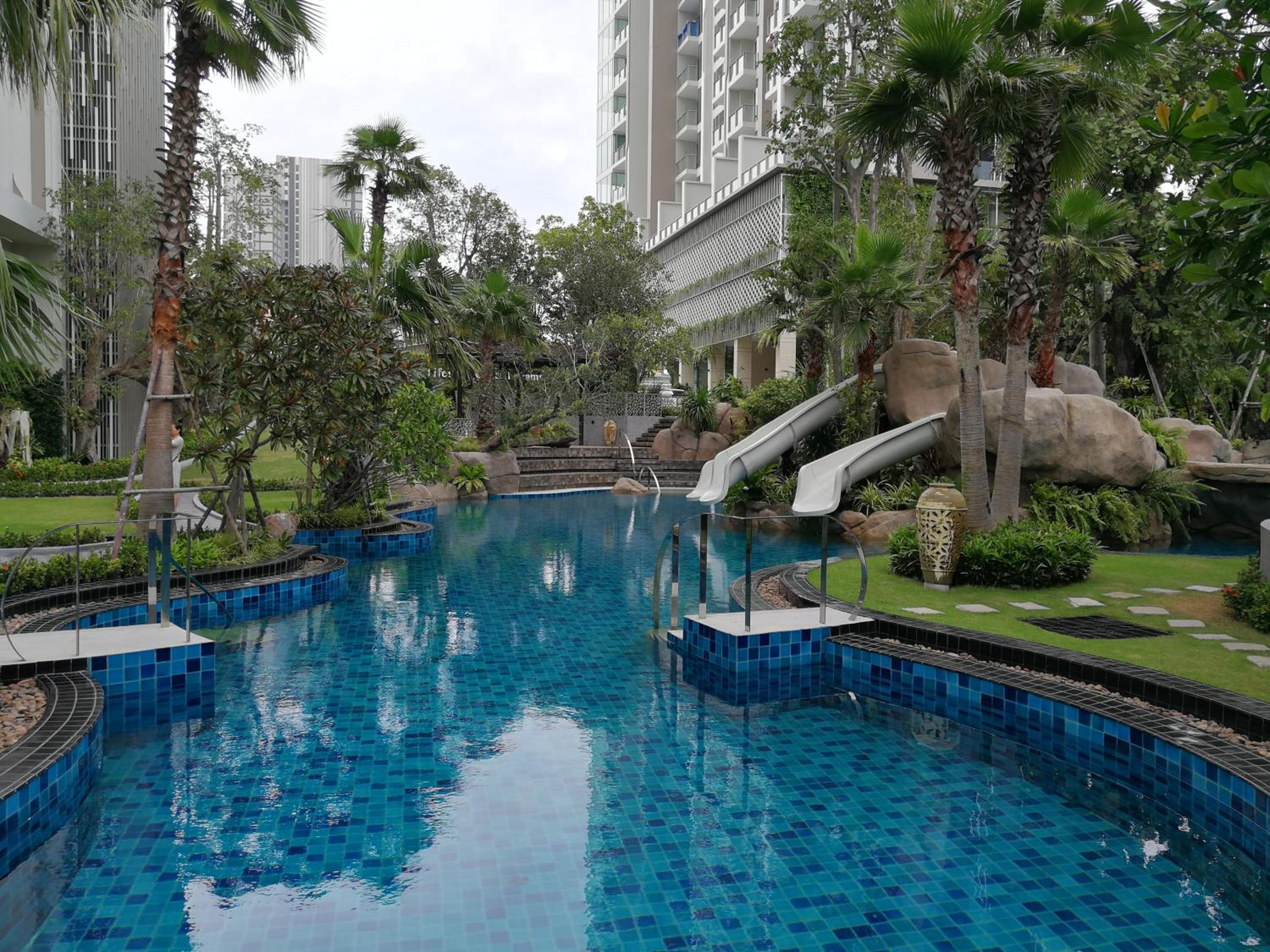 The Riviera Wongamat Hong Apartment
