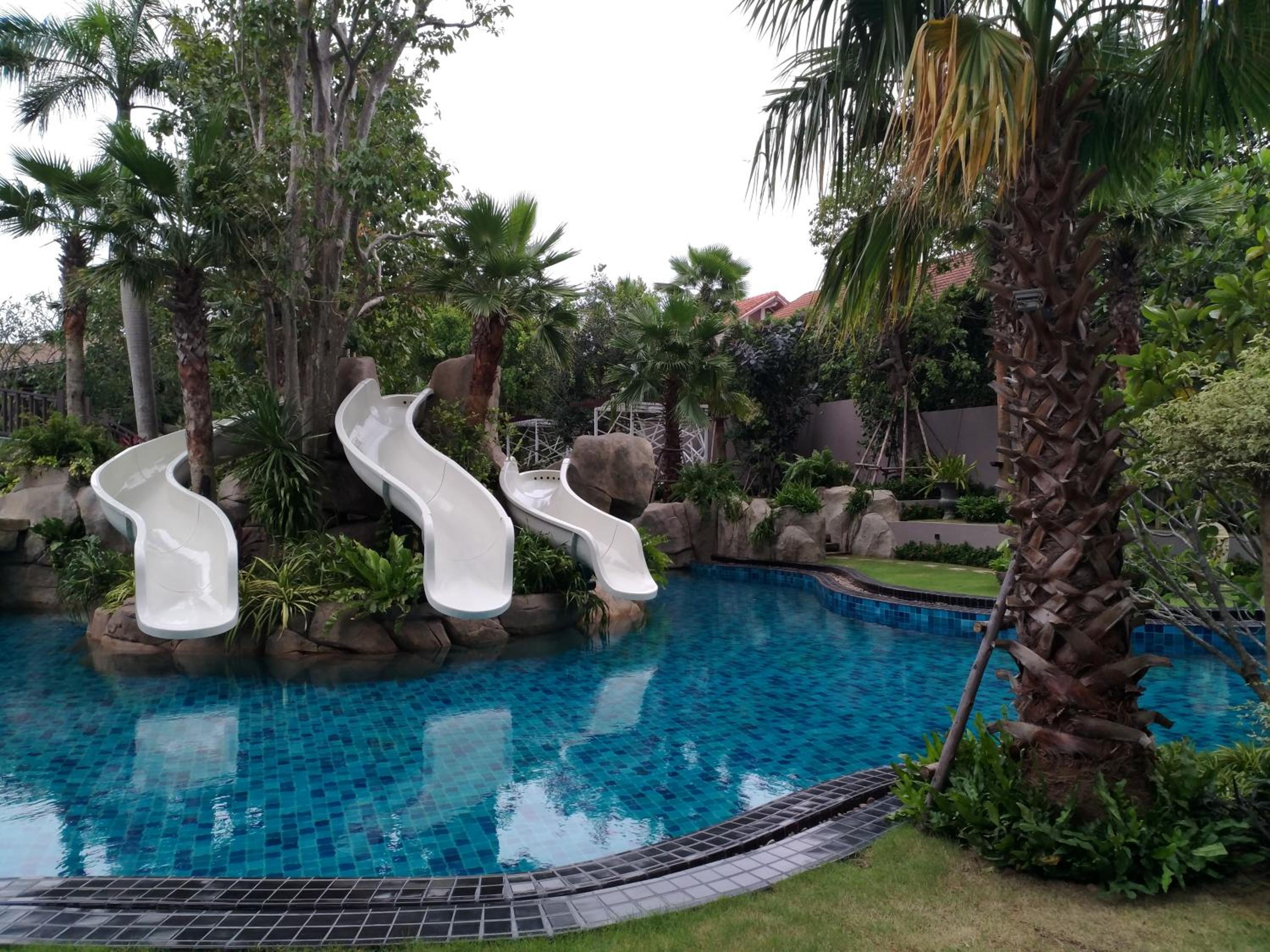 The Riviera Wongamat Hong Apartment