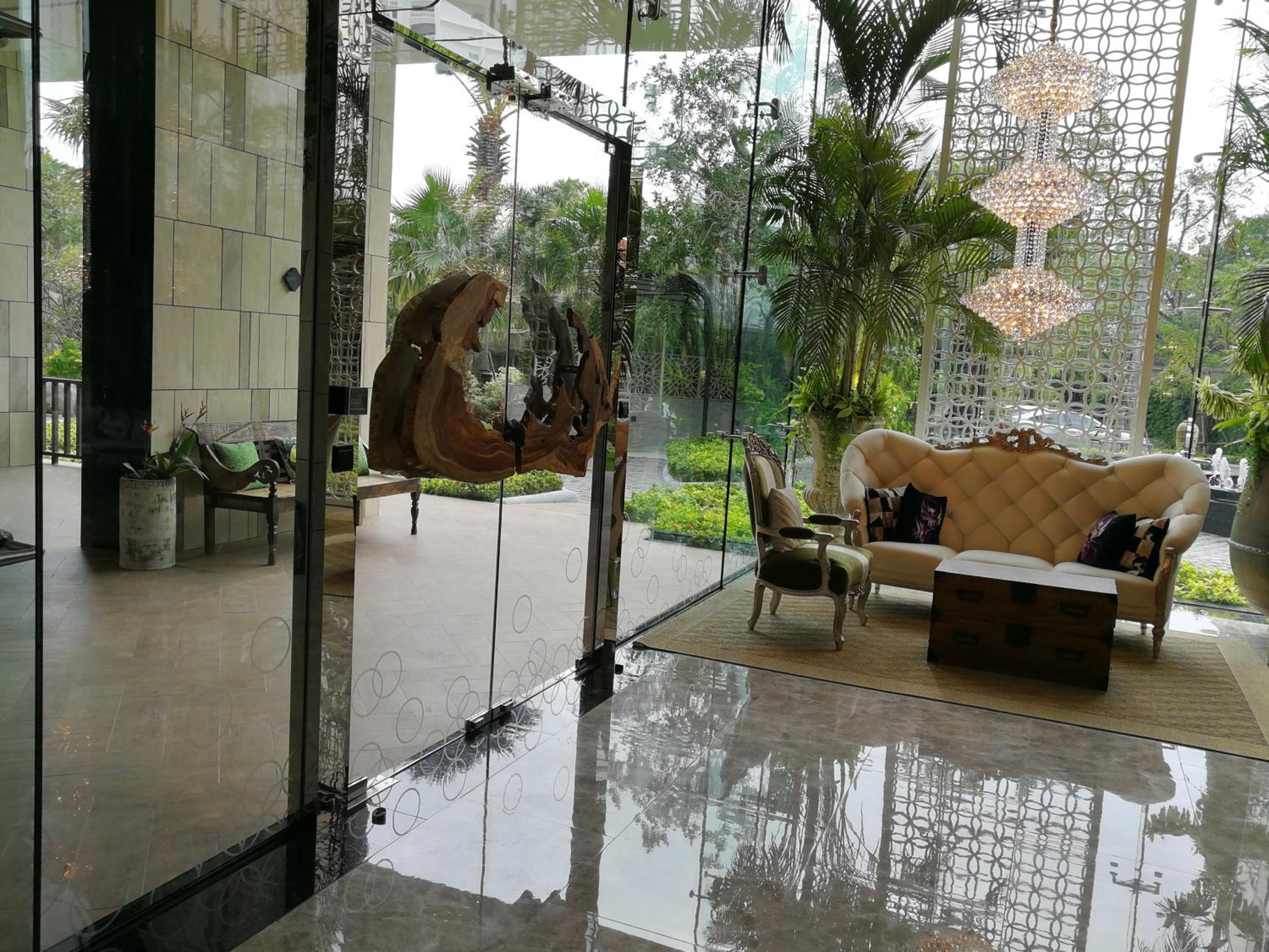 The Riviera Wongamat Hong Apartment