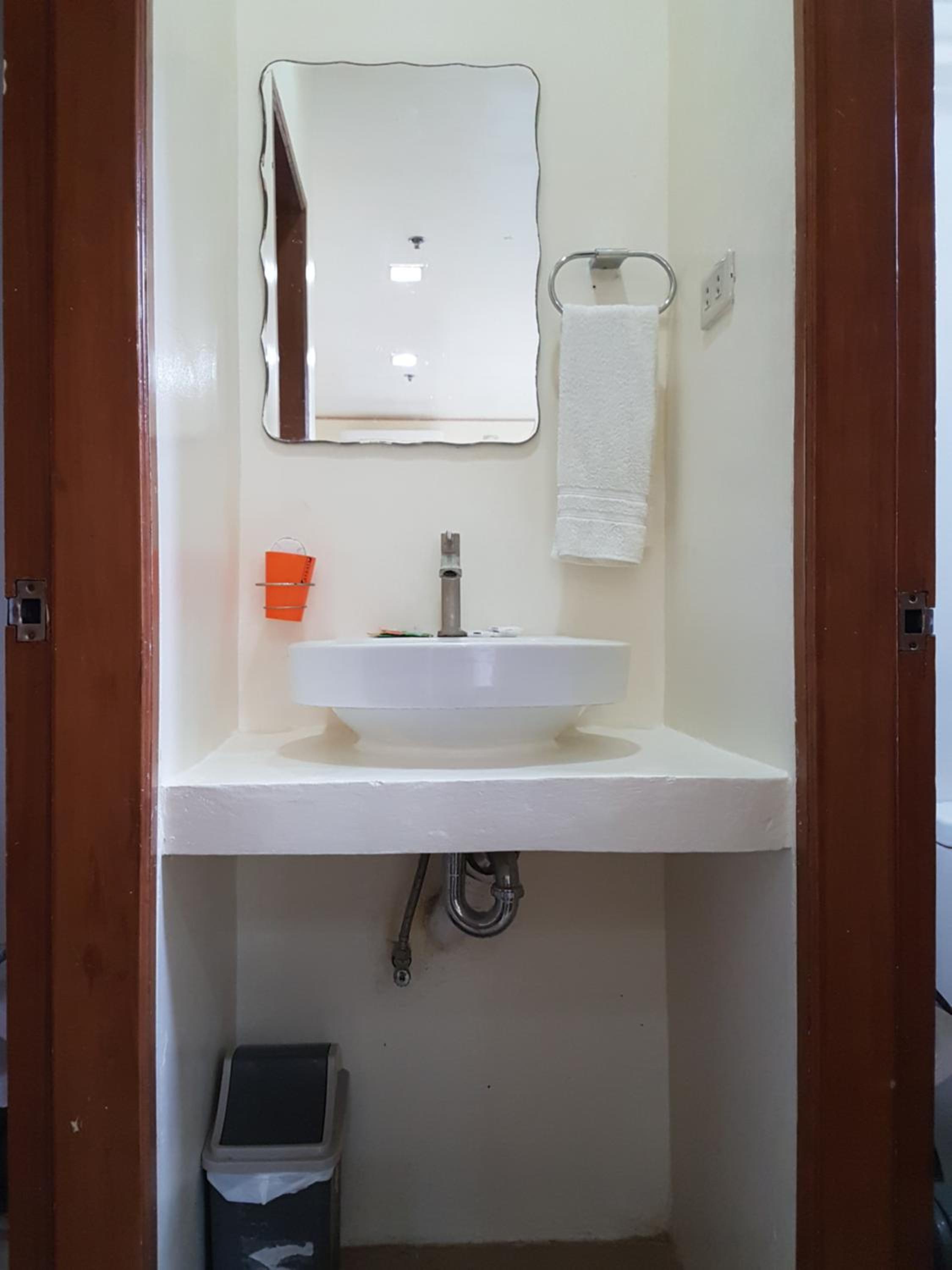 Blue Lagoon Inn & Suites