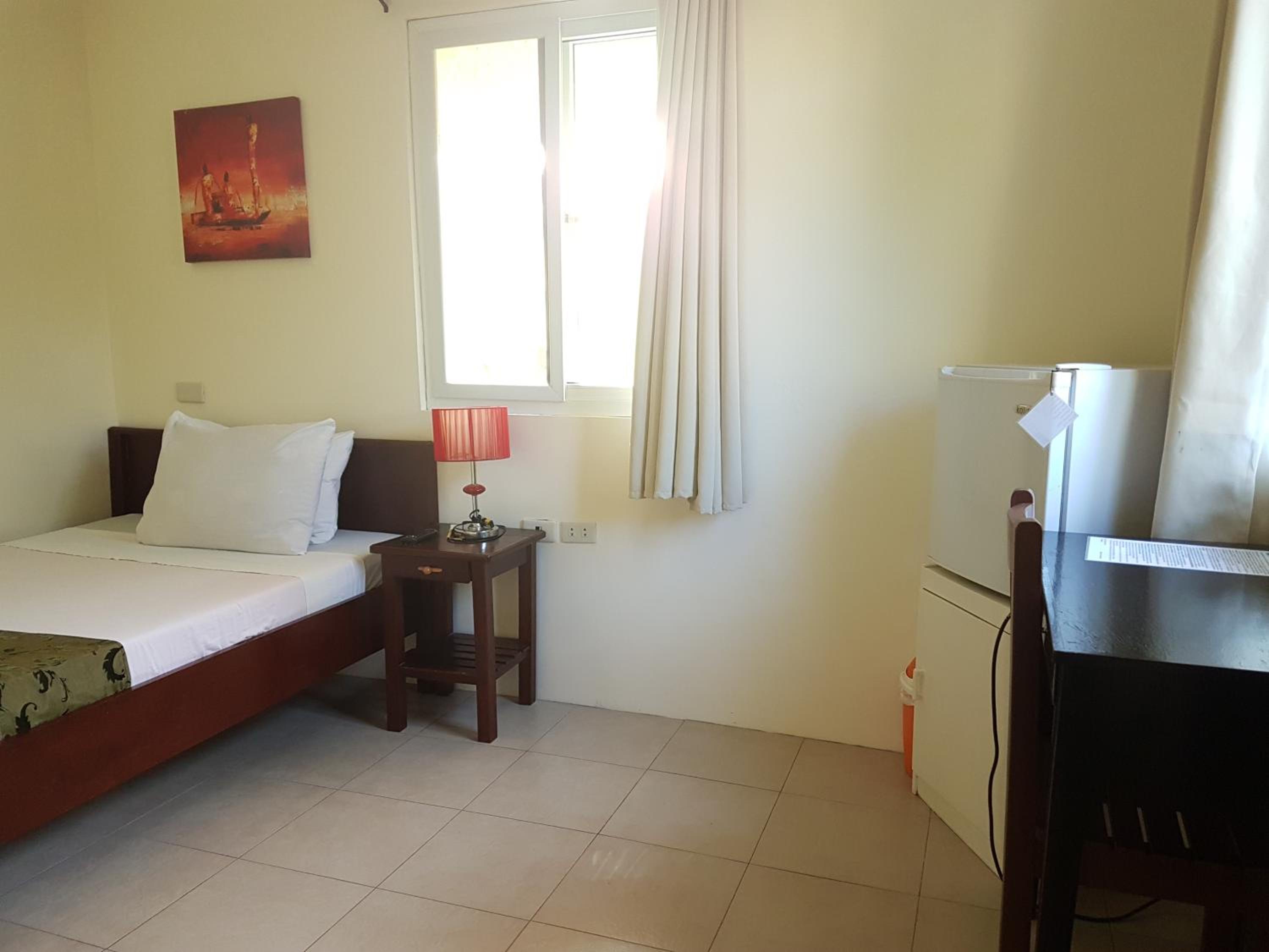 Blue Lagoon Inn & Suites