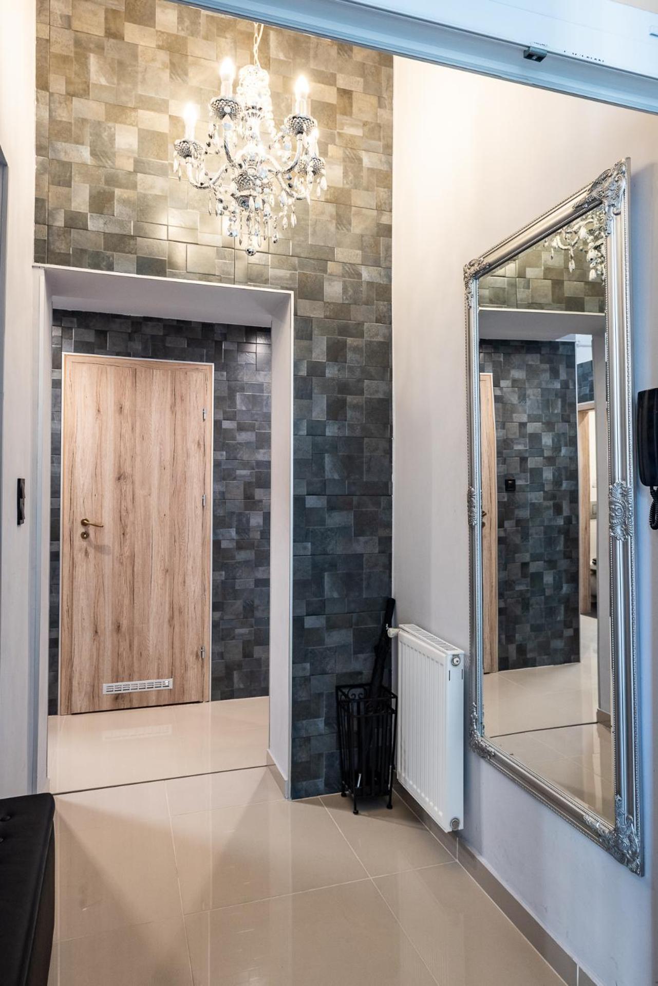 Center,The Rumbach suite view 2