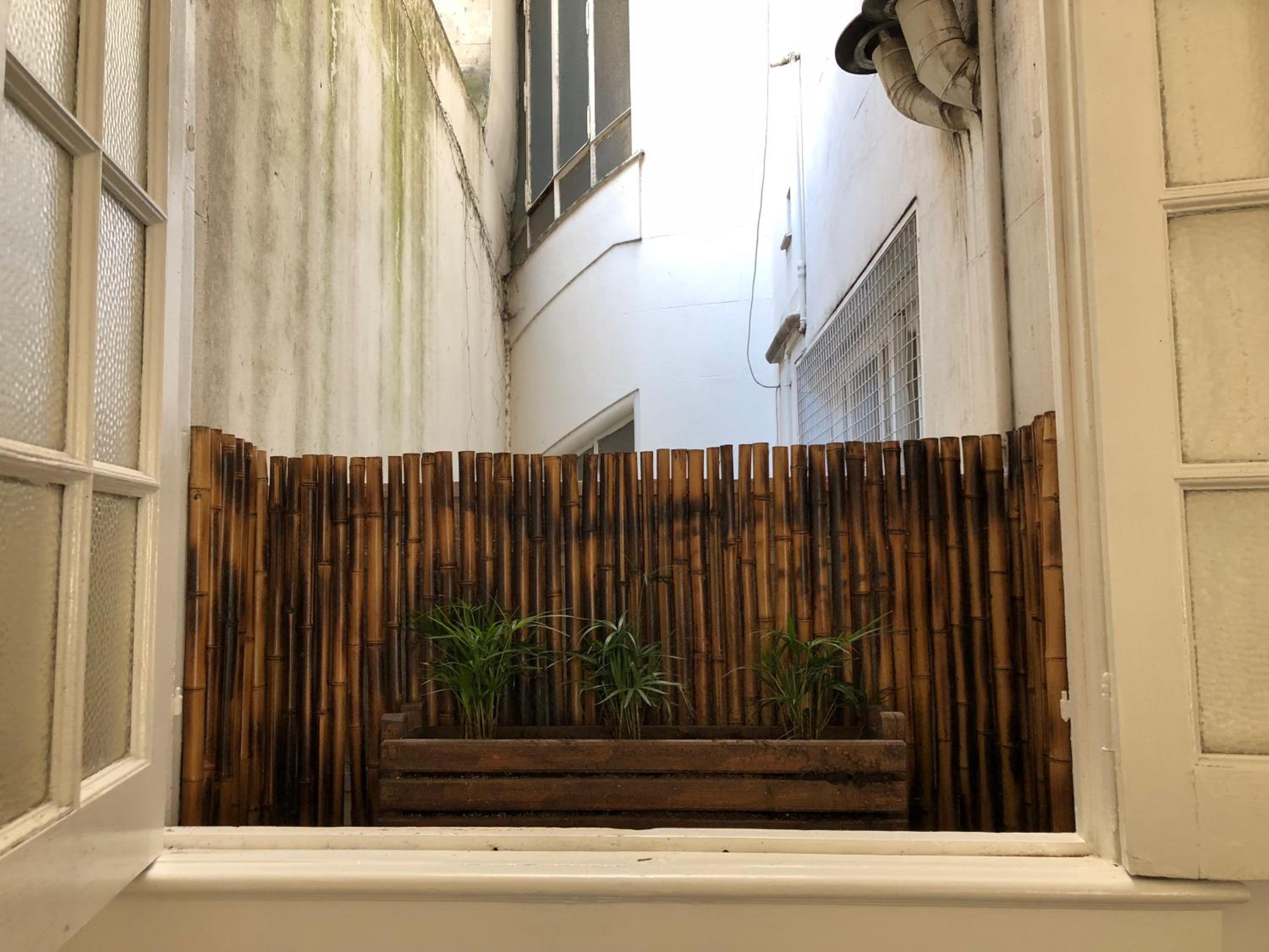 Antiguo departamento con excelente ubicación