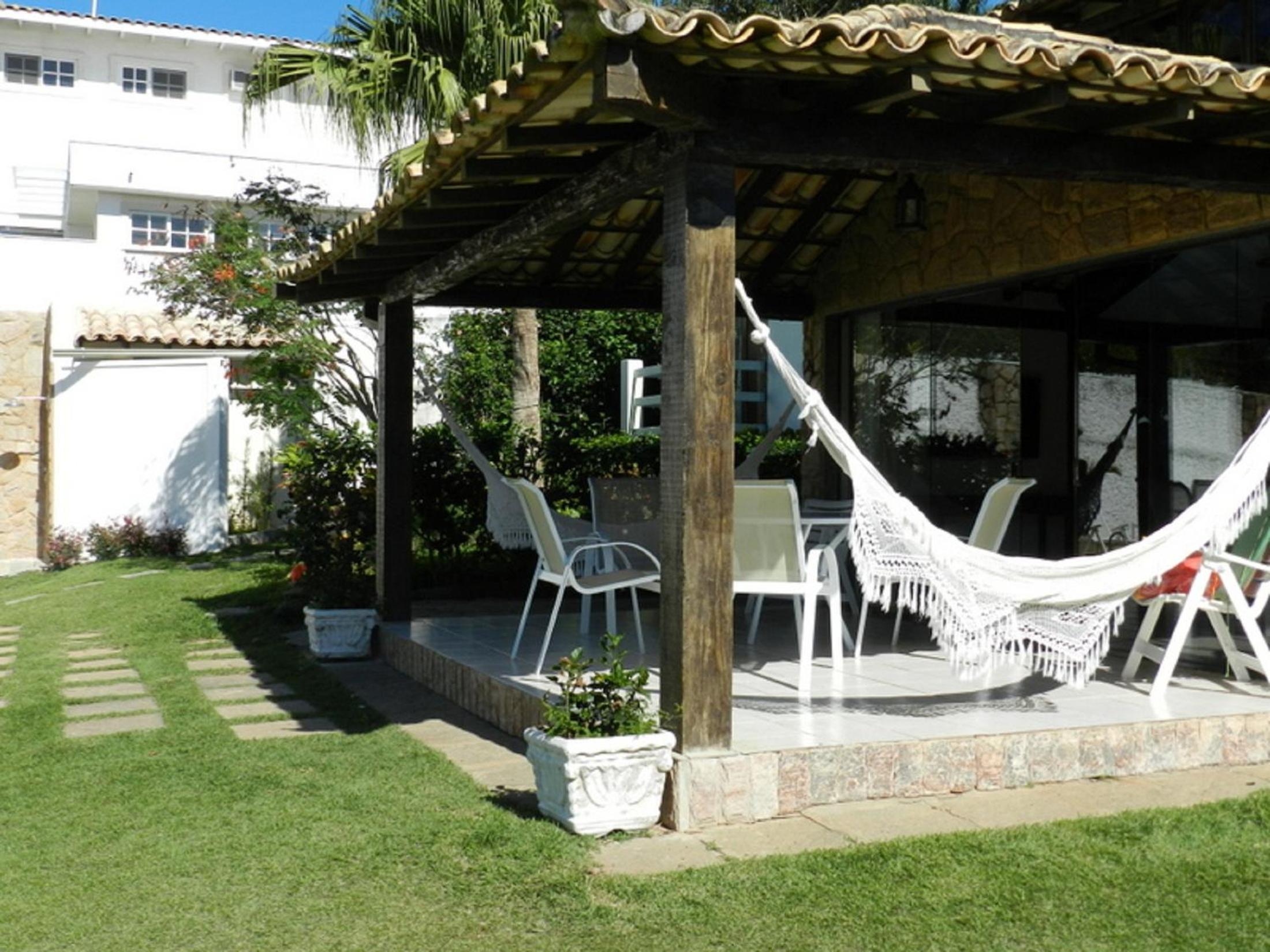 Excelente casa a 150 mts da Praia da Ferradura