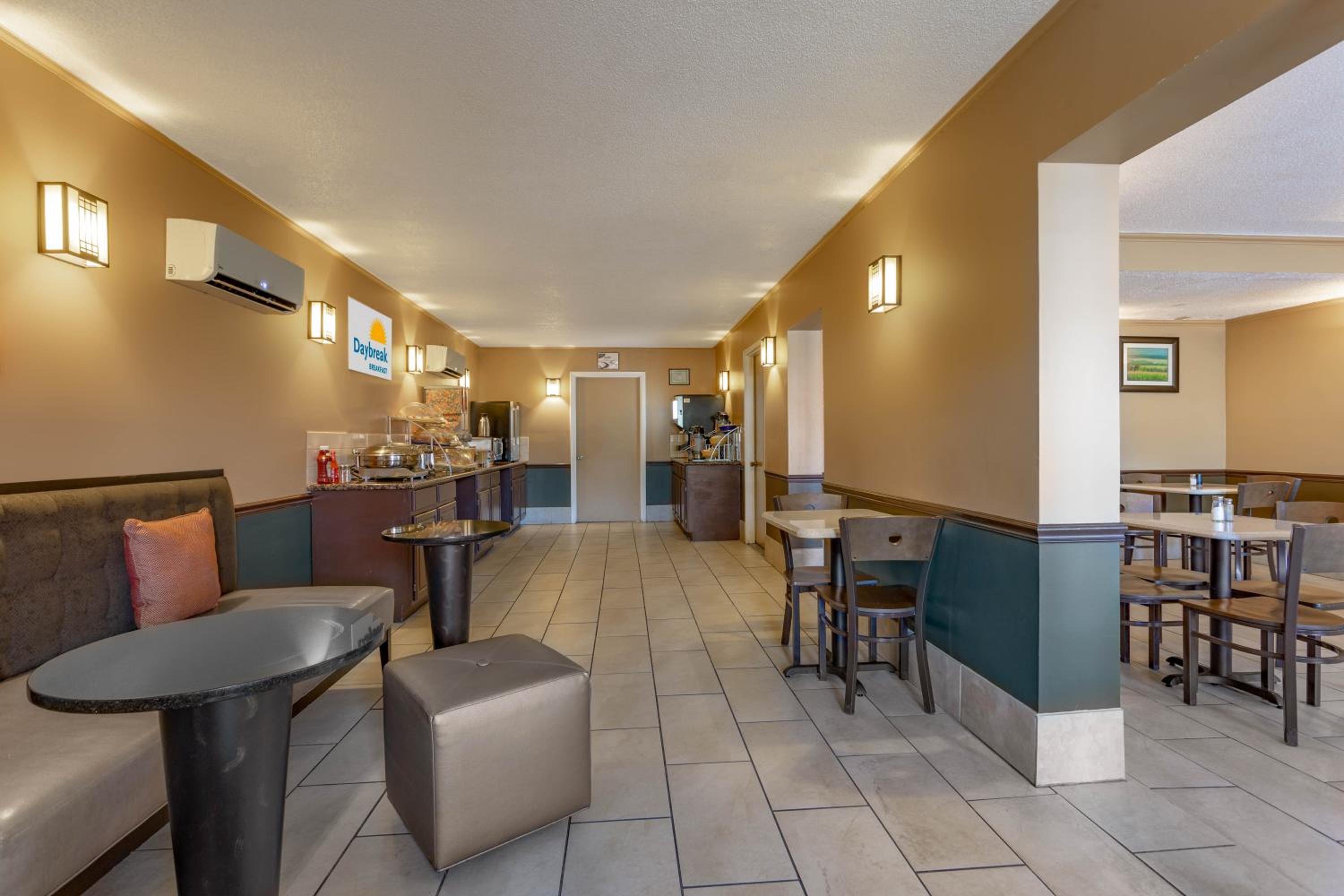 Days Inn by Wyndham Breezewood
