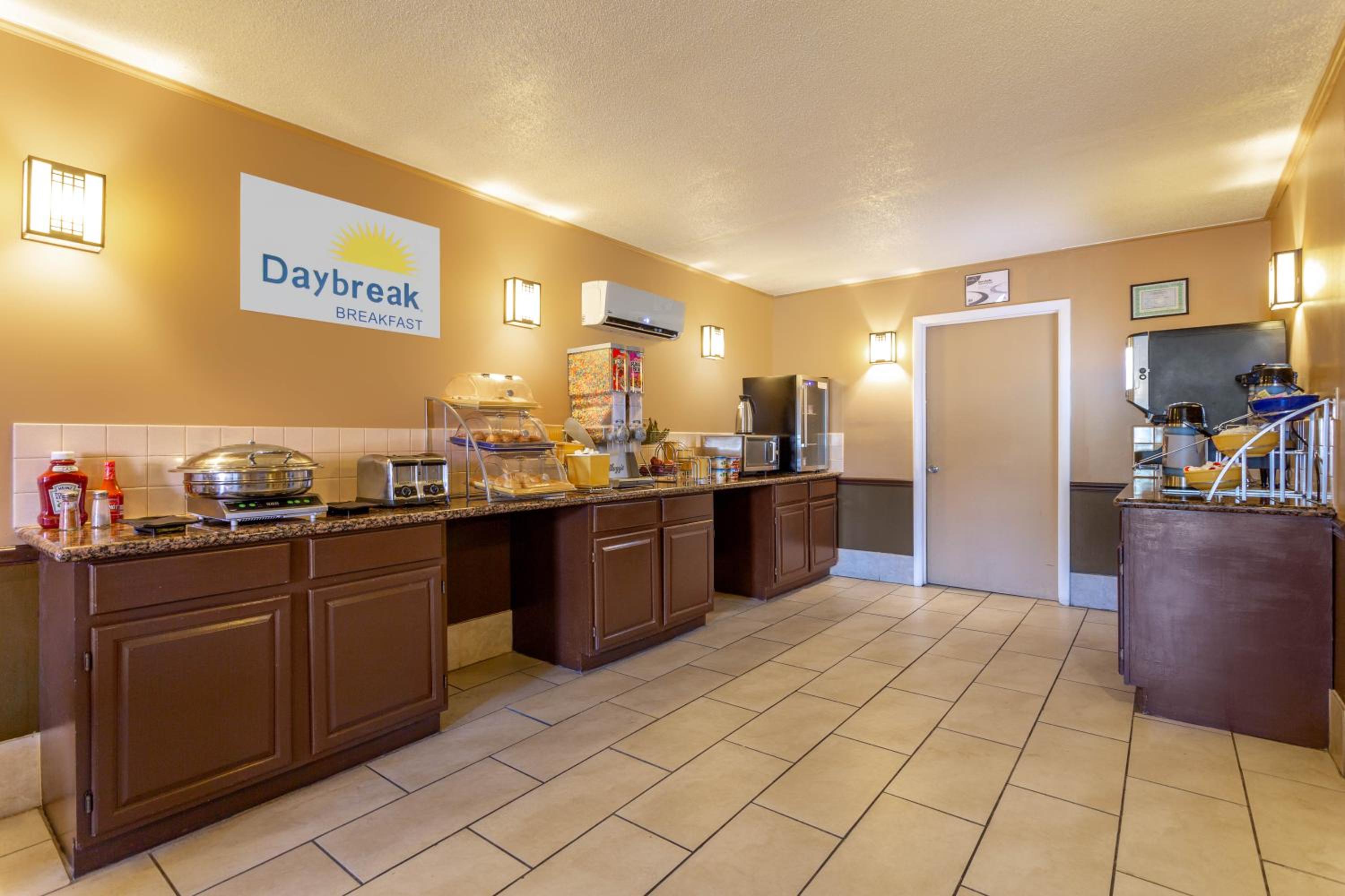 Days Inn by Wyndham Breezewood