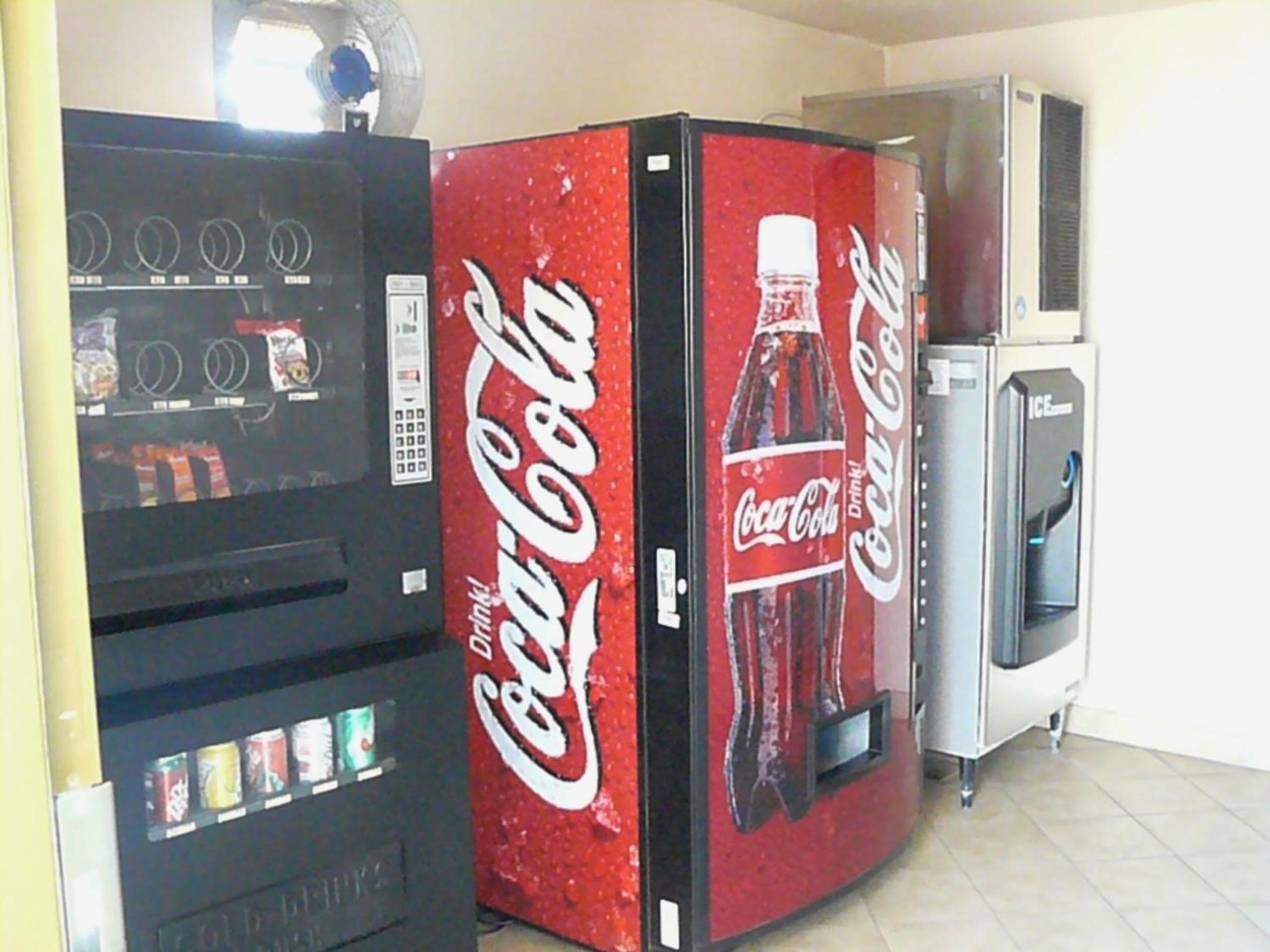 Childress Vacations - Super 8 by Wyndham Childress - Property Image 2