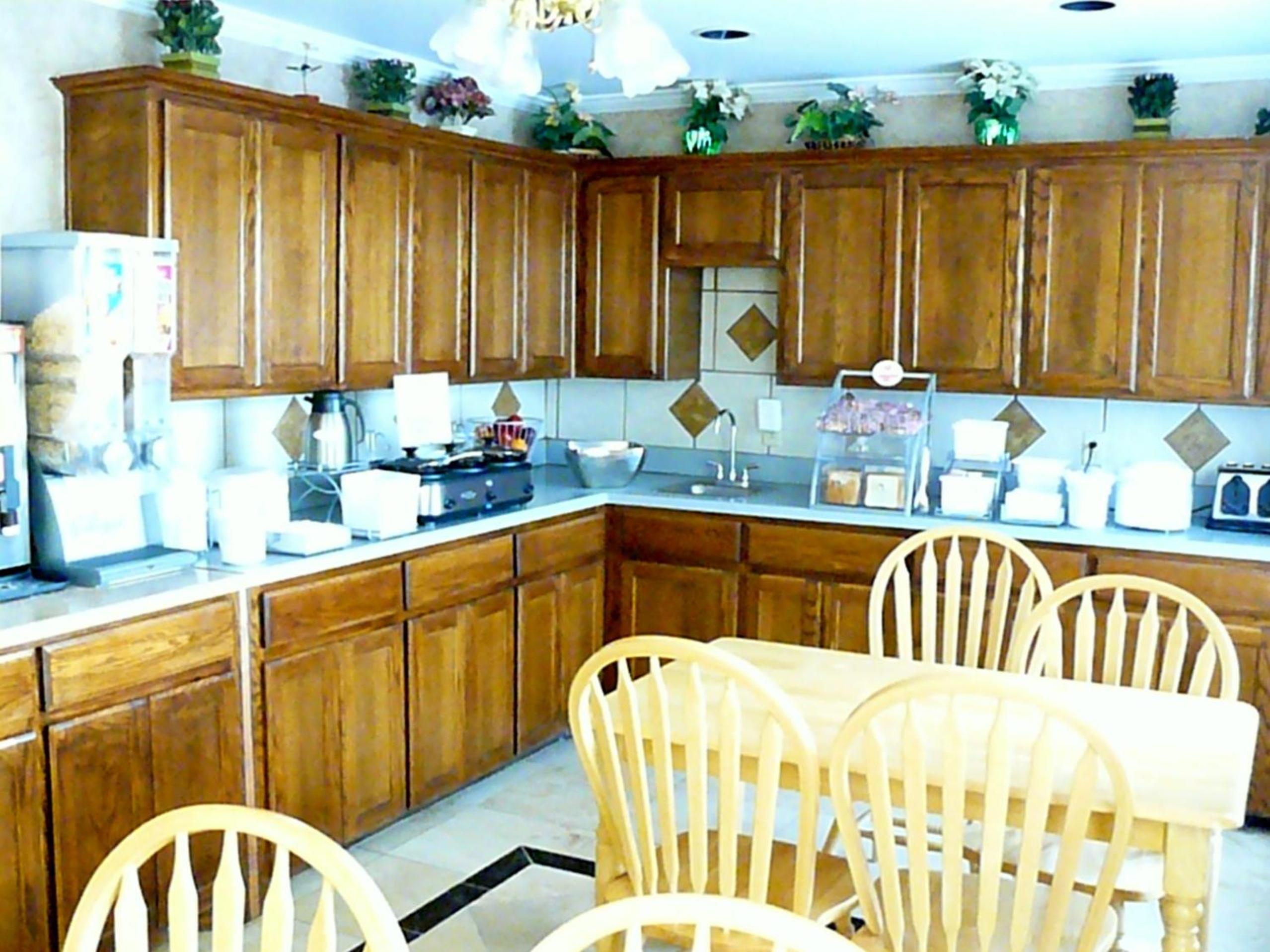 Childress Vacations - Super 8 by Wyndham Childress - Property Image 3