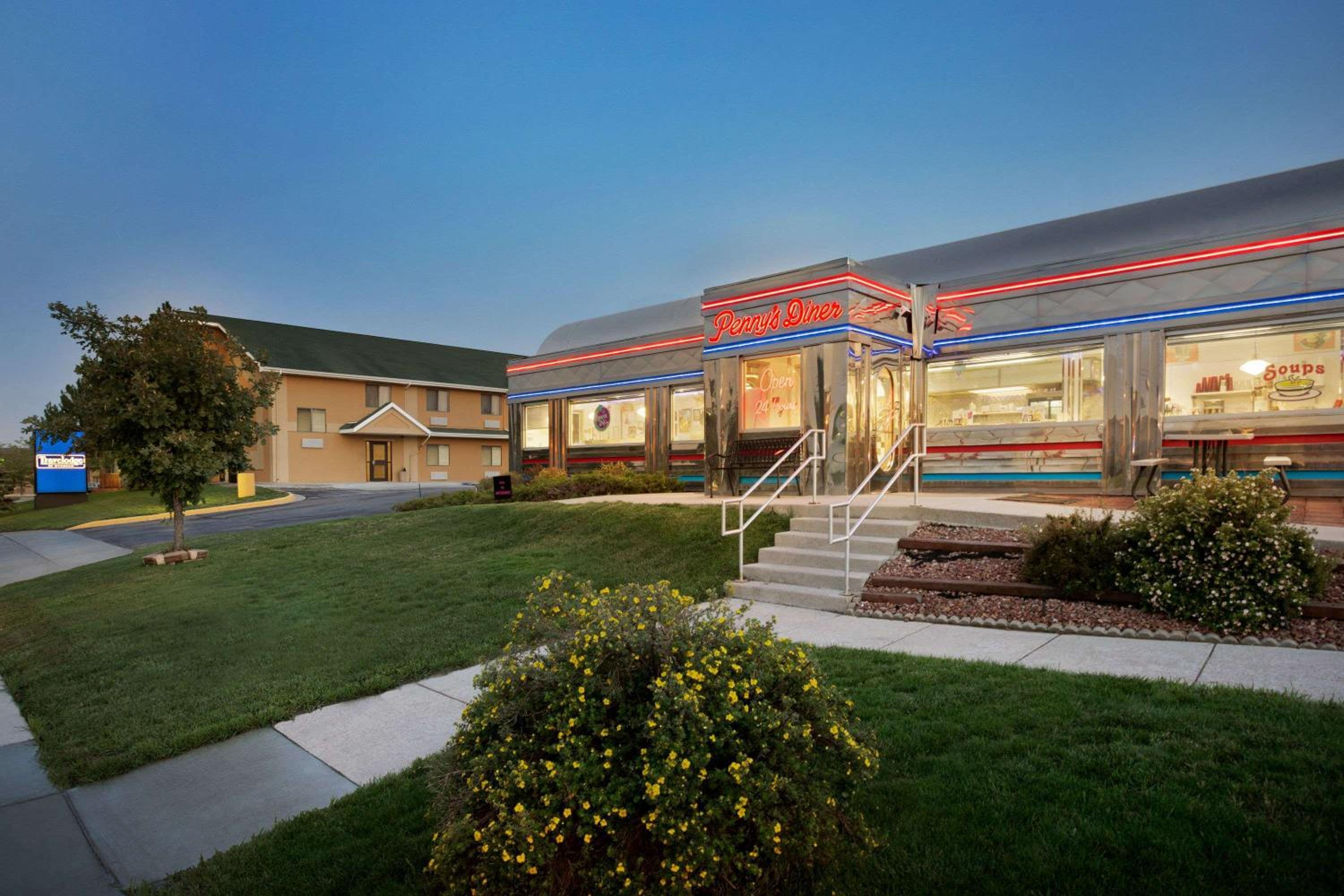 Cheyenne Vacations - Travelodge by Wyndham Cheyenne - Property Image 3