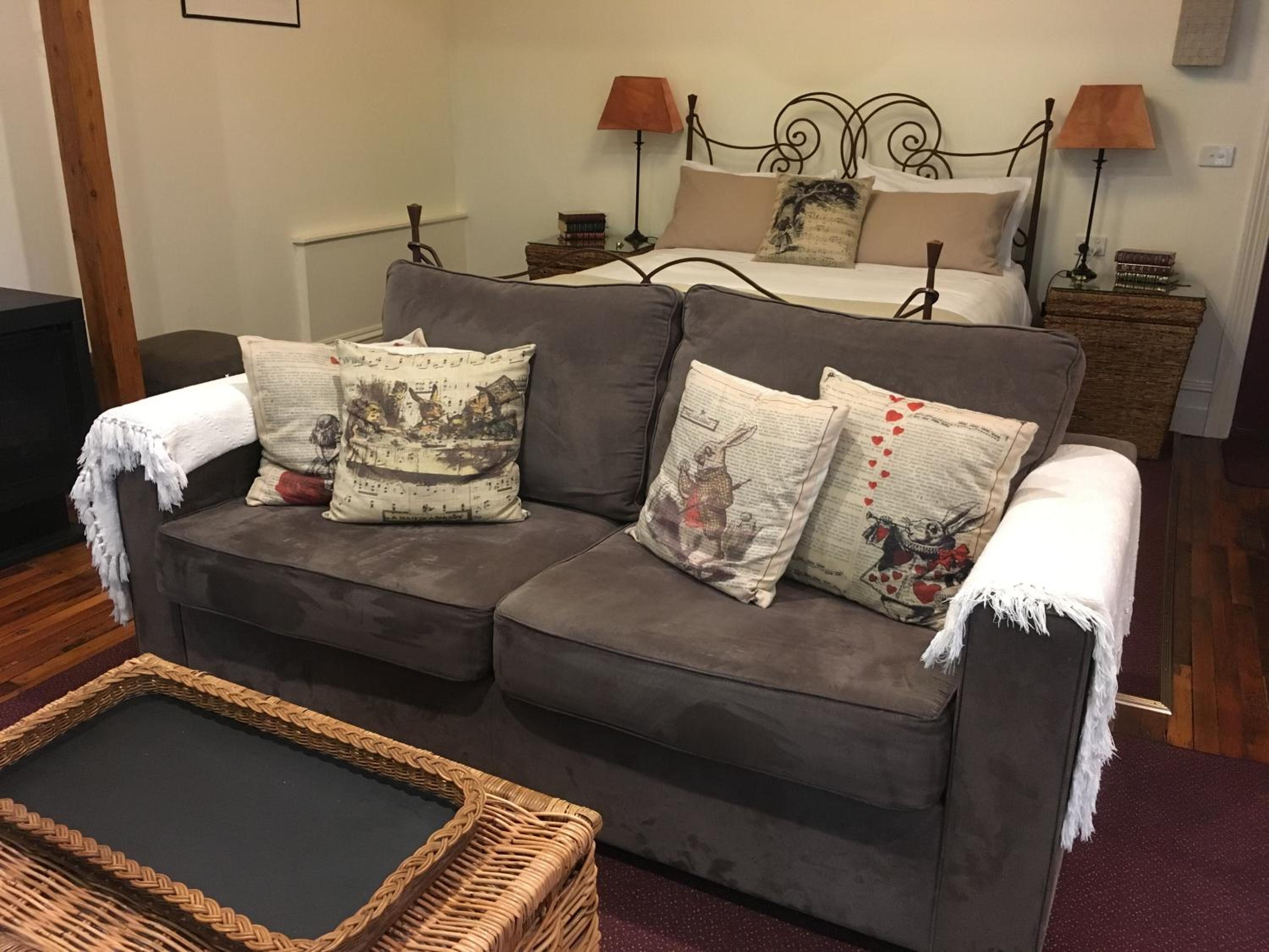 Stone's Throw Cottage Bed and Breakfast