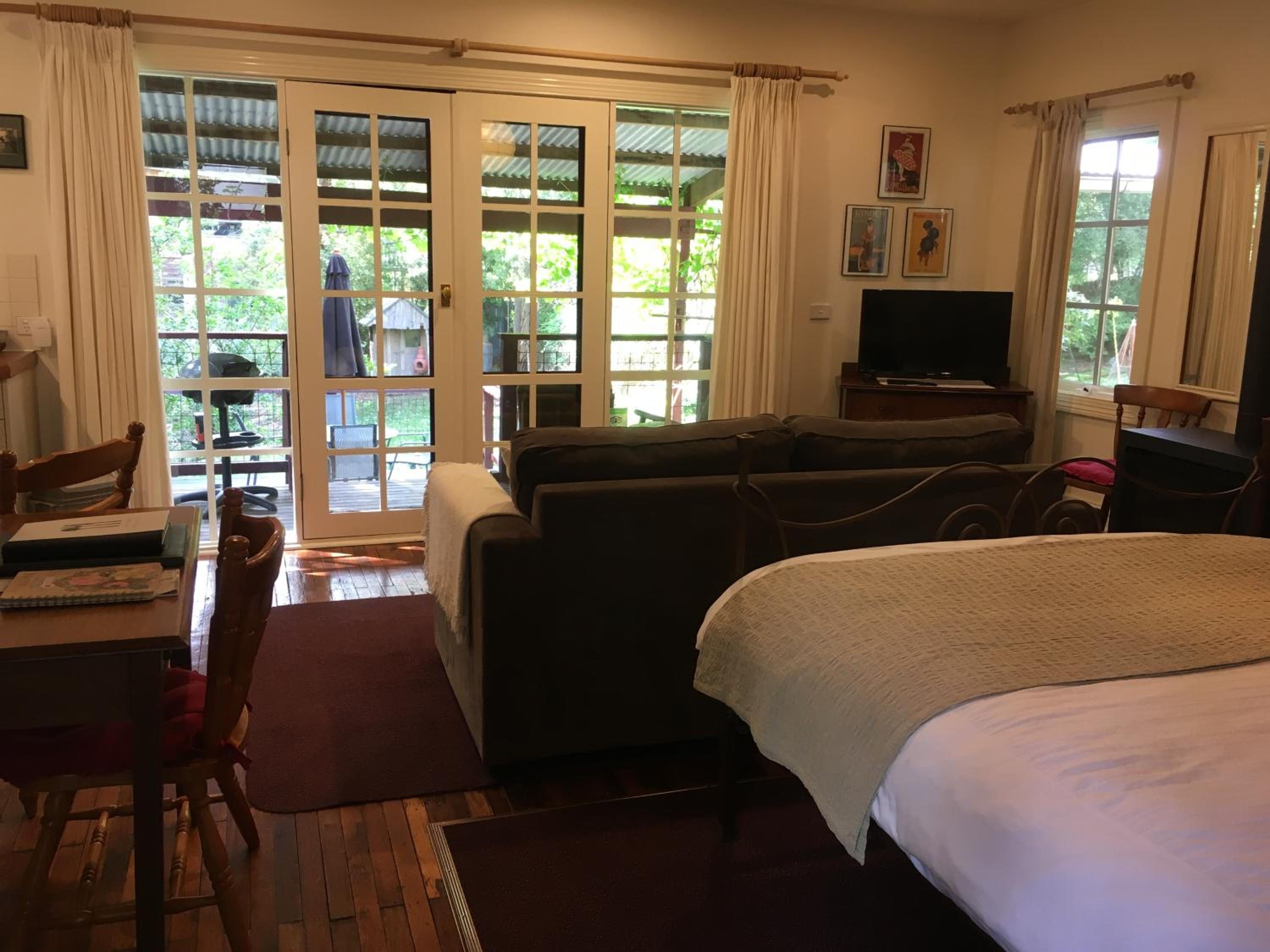 Stone's Throw Cottage Bed and Breakfast