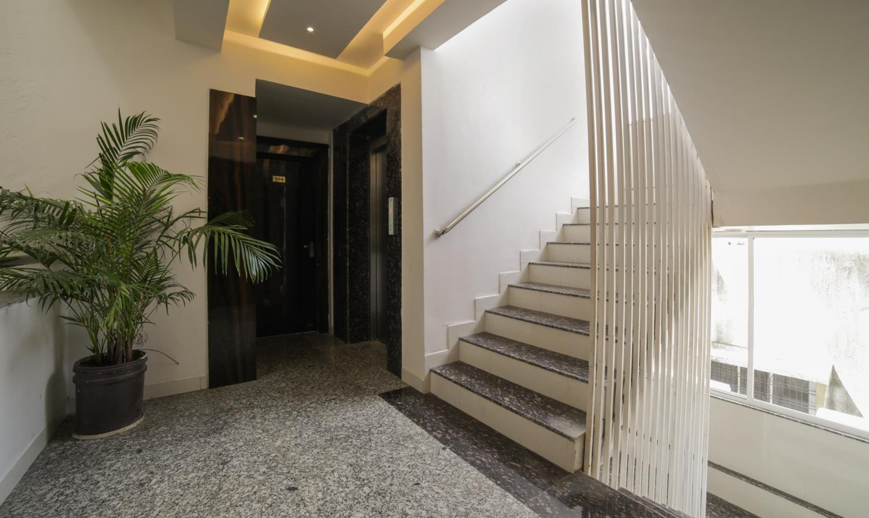 Itsy Hotels Le Clover view 4