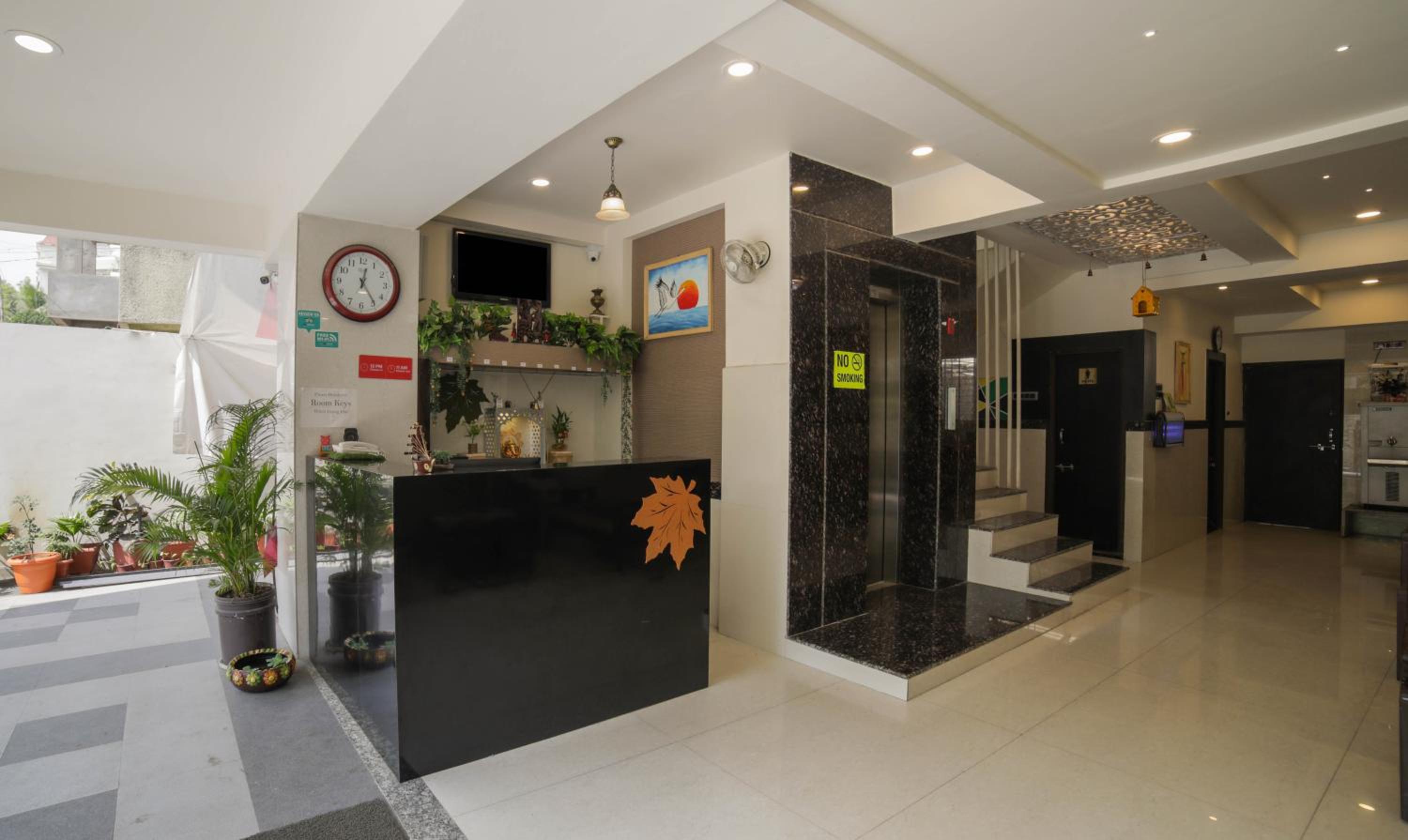 Itsy Hotels Le Clover view 2