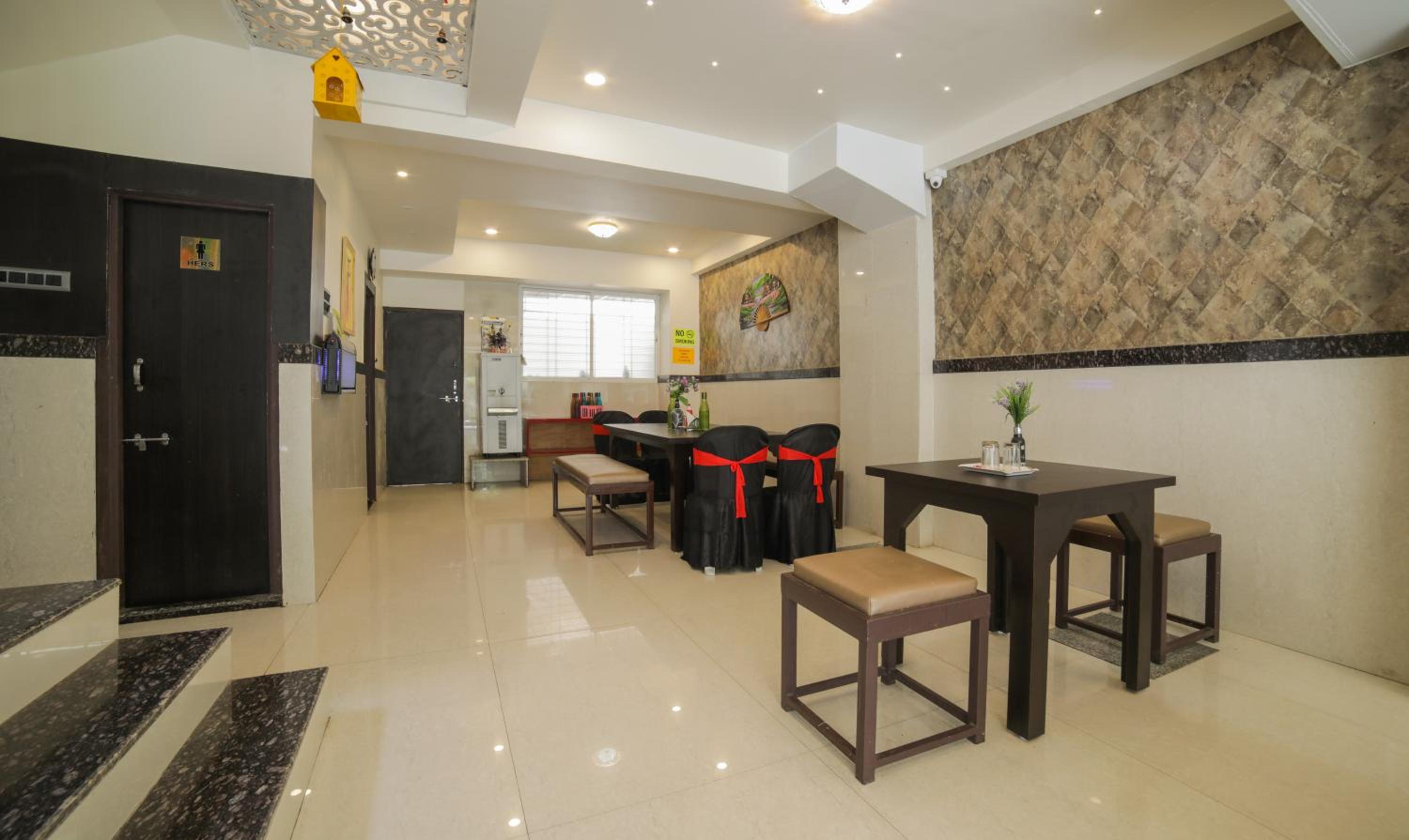 Itsy Hotels Le Clover view 3