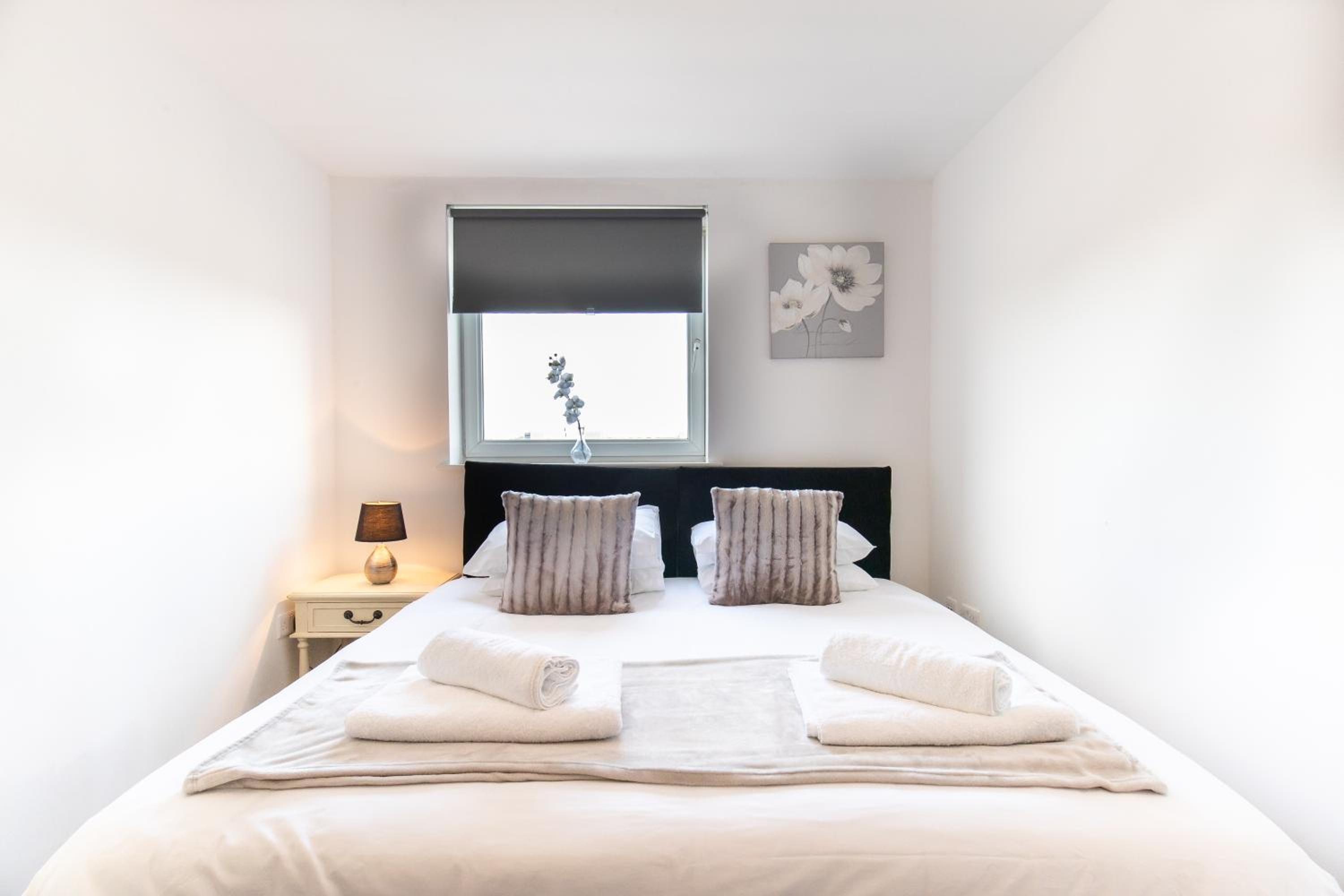 2-bedroom apartment Mill Court, Harlow view 3