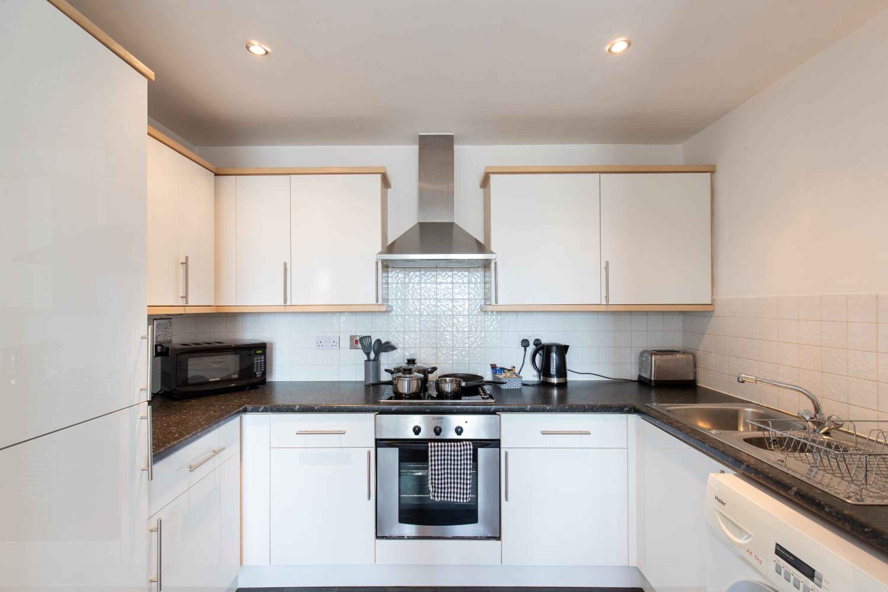 2-bedroom apartment Mill Court, Harlow view 4