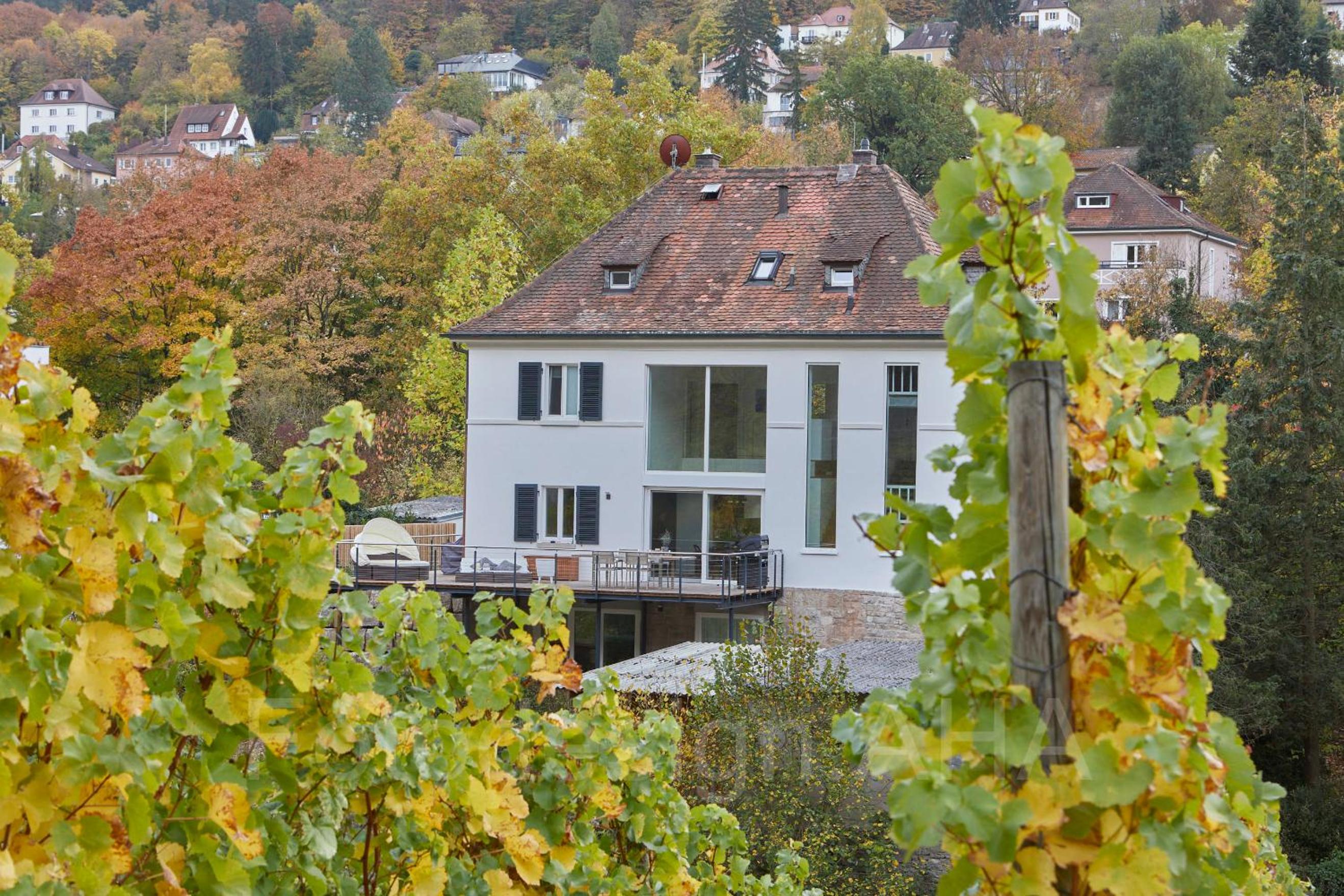 Ferienwohnung stadtnah im DG view 4