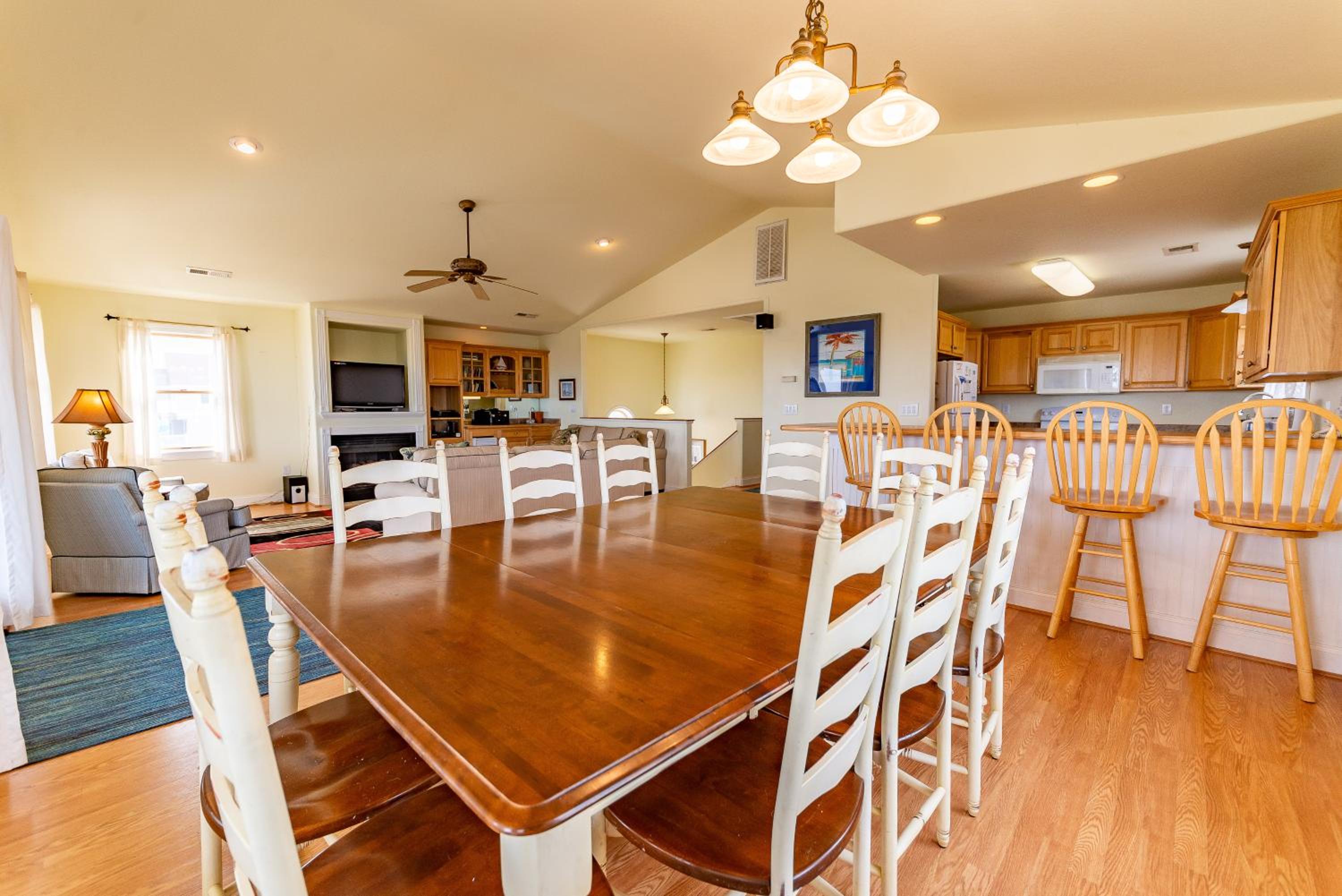 Funtiki - S Nags Head MP 17.5, Semi-Oceanfront, 150 Yds to Beach, Pool, Hot Tub, Pool Table, Pets OK
