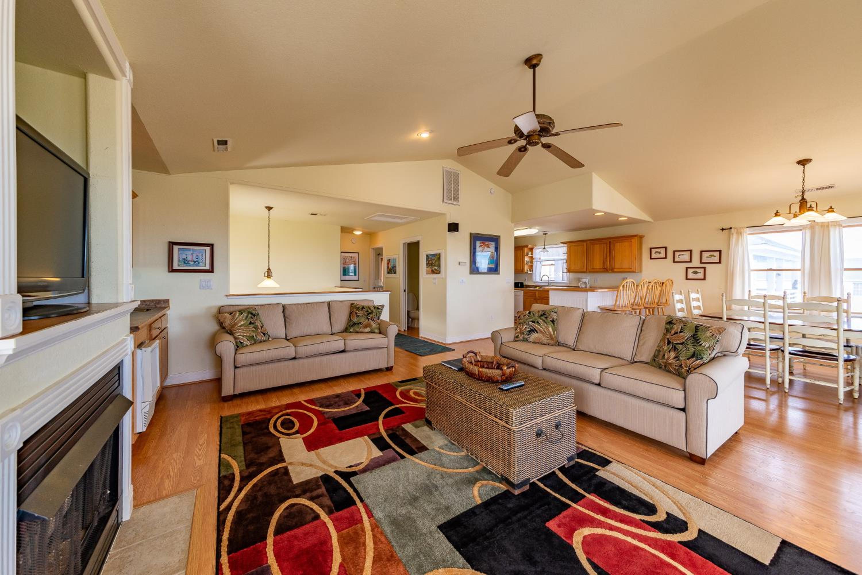 Funtiki - S Nags Head MP 17.5, Semi-Oceanfront, 150 Yds to Beach, Pool, Hot Tub, Pool Table, Pets OK