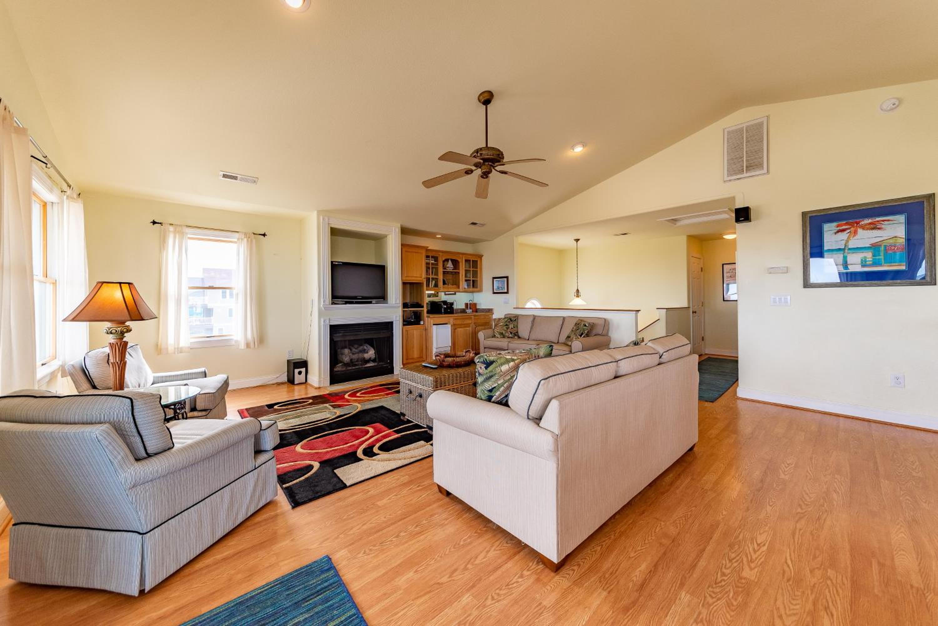 Funtiki - S Nags Head MP 17.5, Semi-Oceanfront, 150 Yds to Beach, Pool, Hot Tub, Pool Table, Pets OK