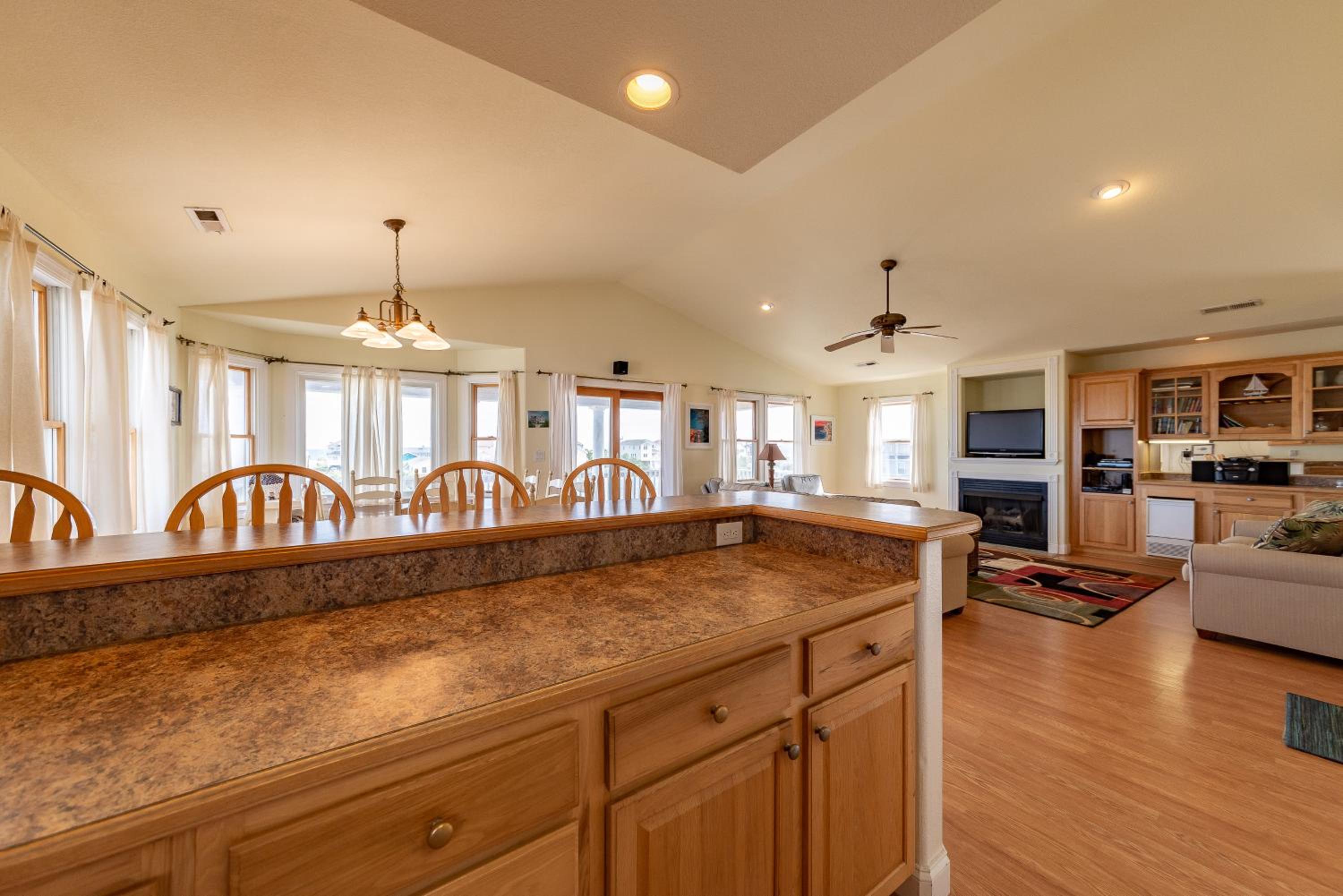 Funtiki - S Nags Head MP 17.5, Semi-Oceanfront, 150 Yds to Beach, Pool, Hot Tub, Pool Table, Pets OK