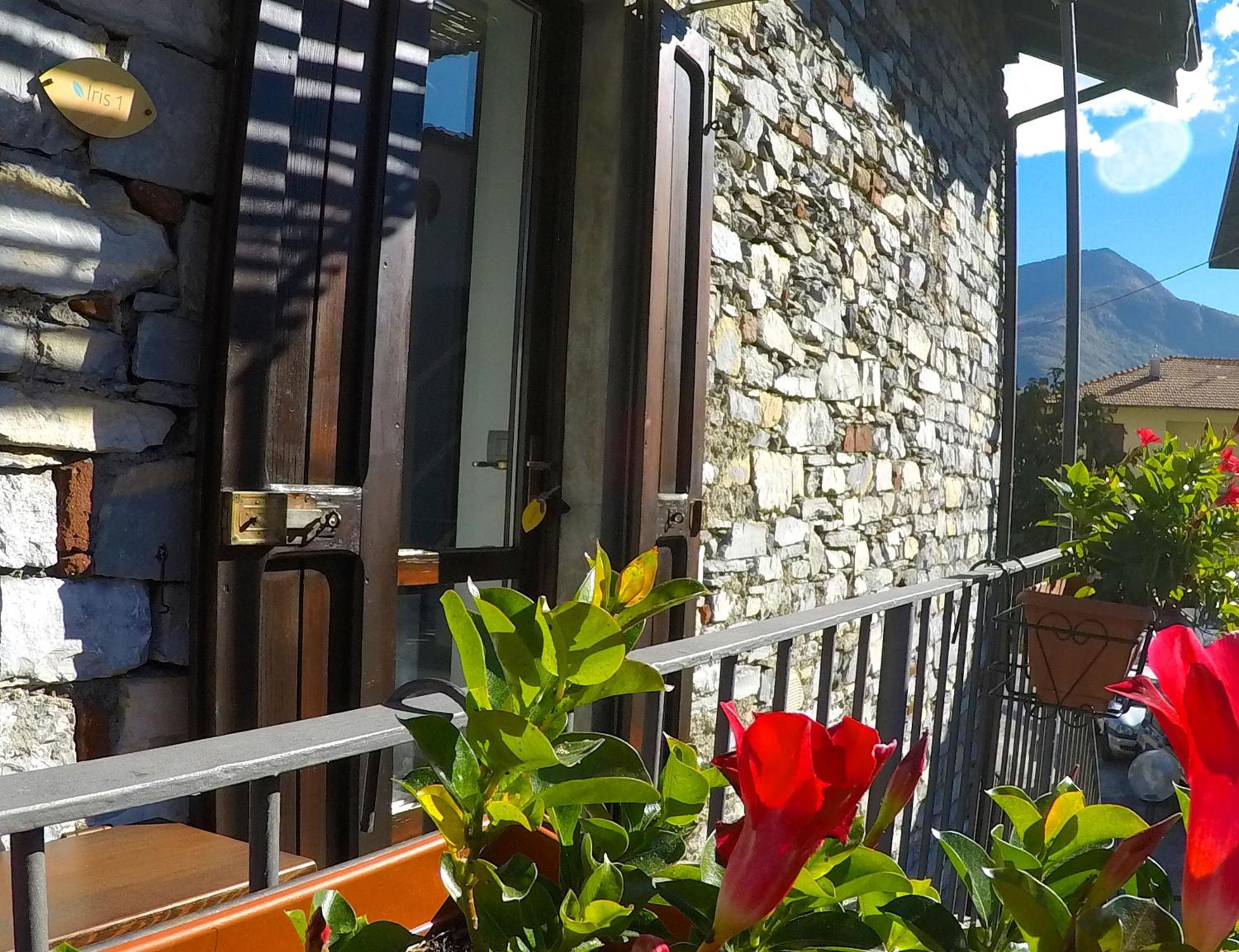 IRIS 1 lago di Como view 3