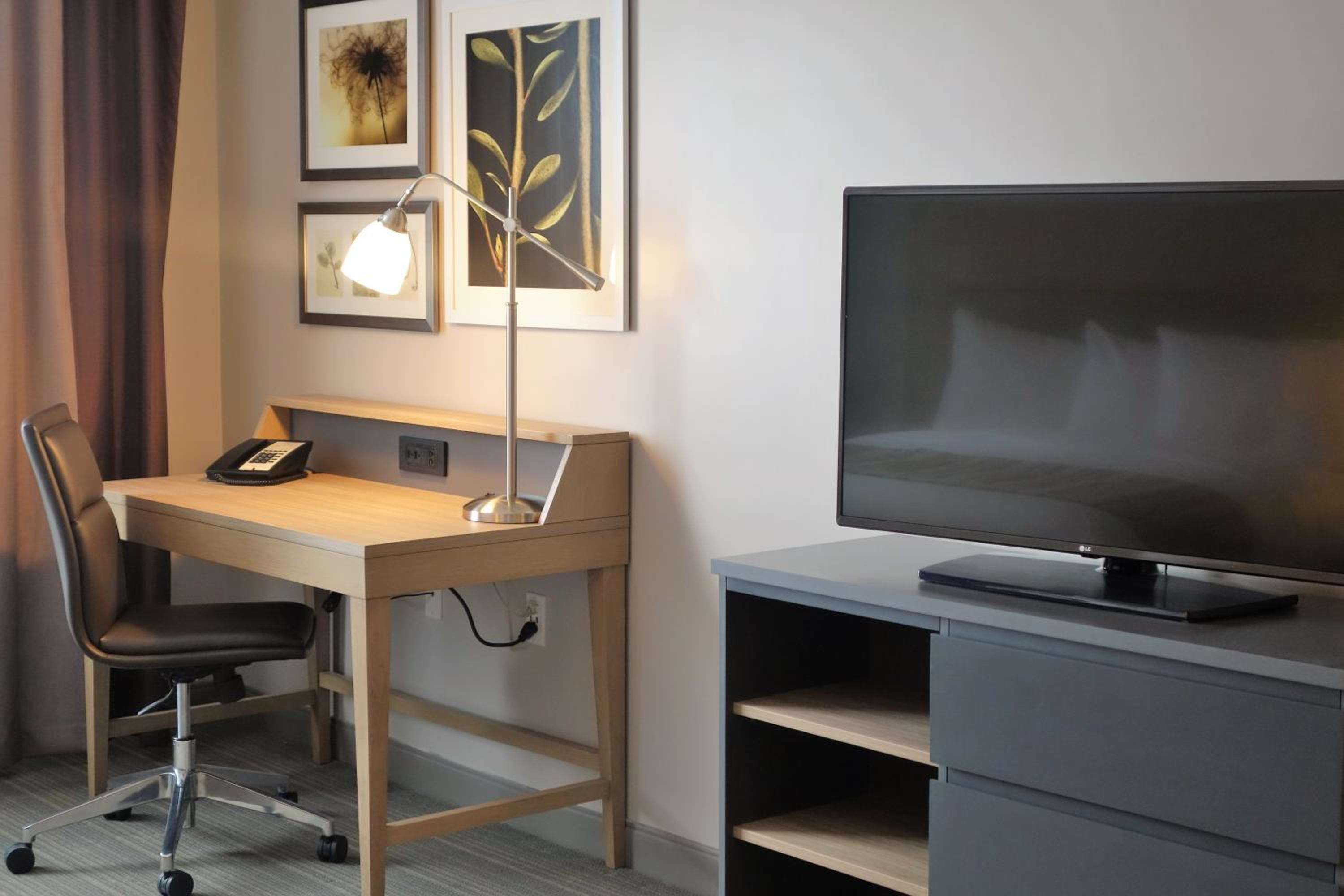 Belleville Vacations - Country Inn  Suites by Radisson, Belleville, ON - Property Image 23