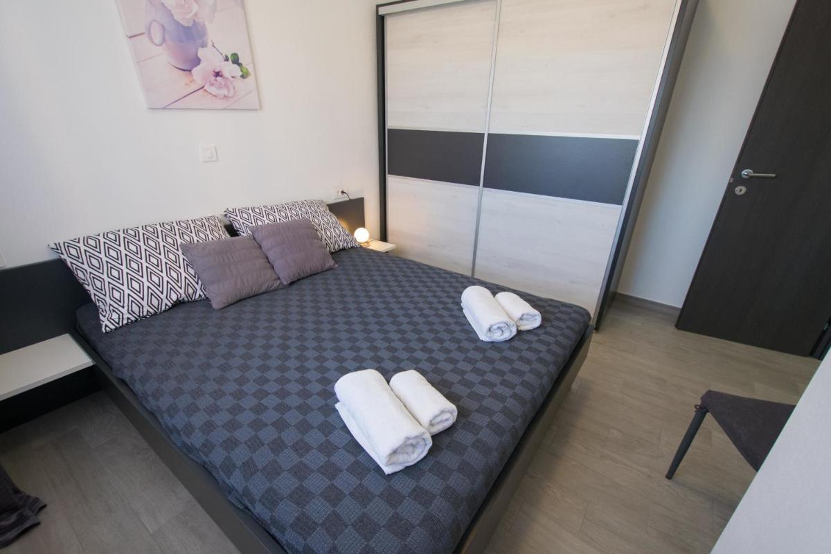 Apartments Mladenka view 3