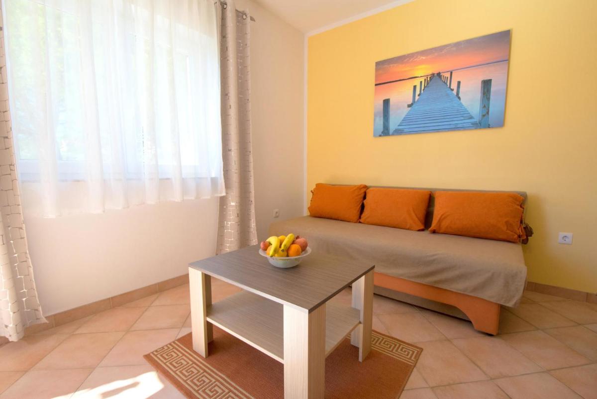 Apartments Mladenka view 4