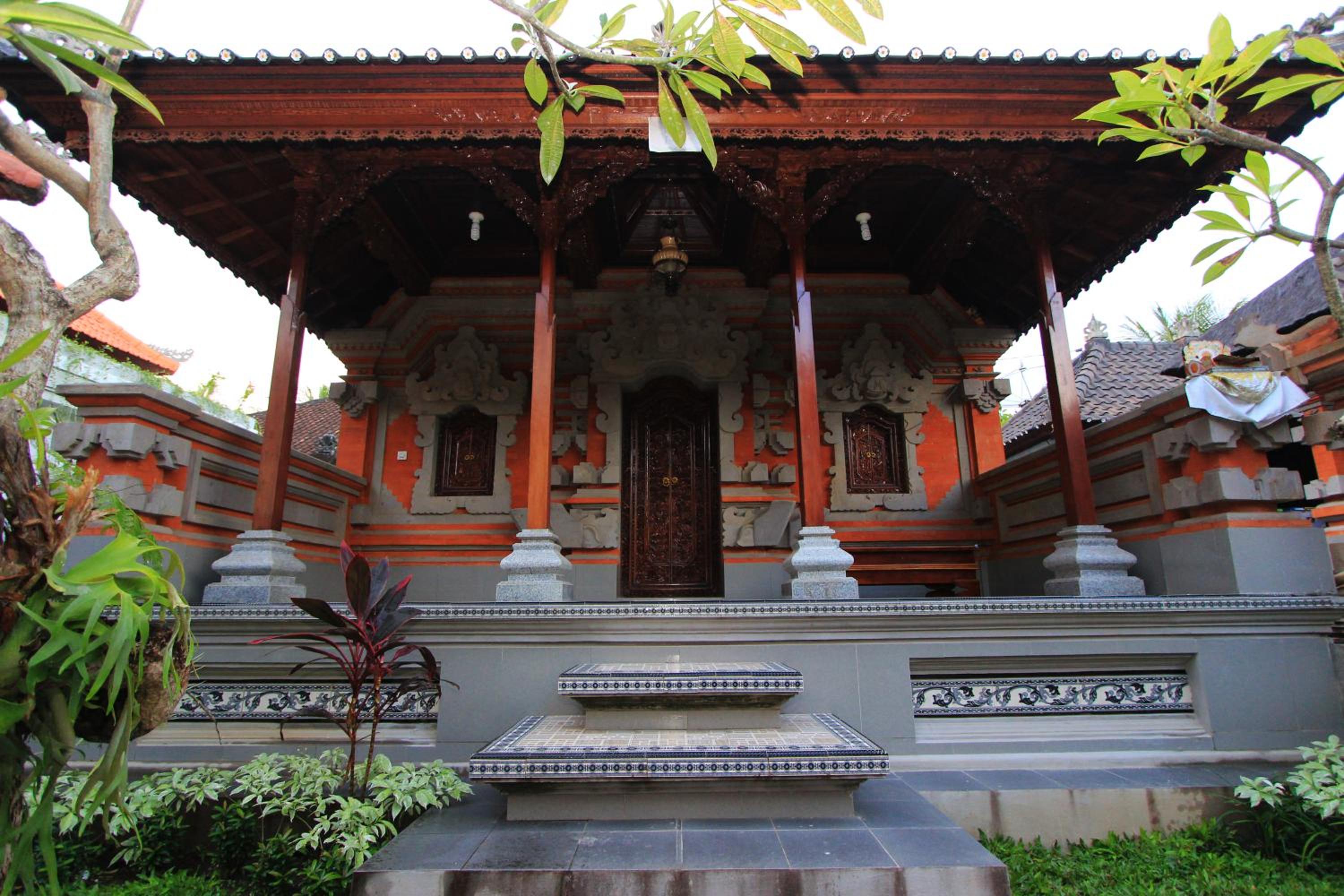 Gatra Ubud Inn