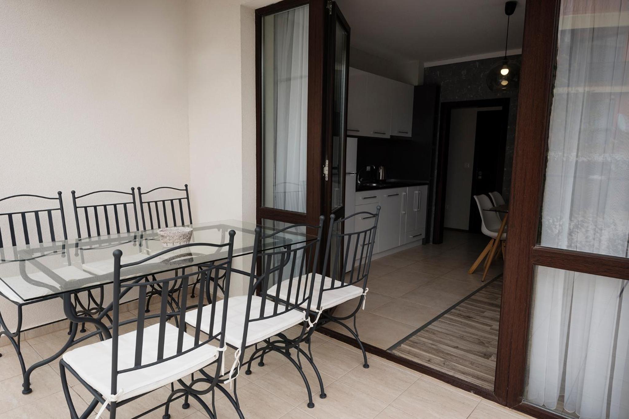 Green Paradise Deluxe Apartments