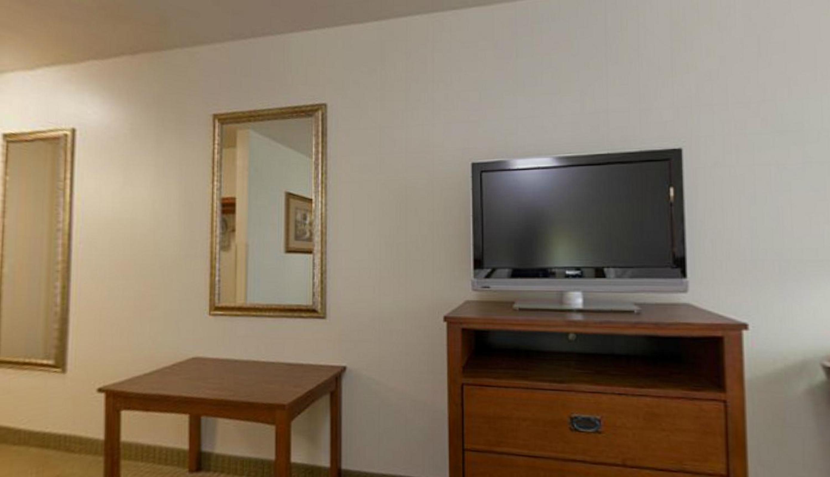 Mattoon Vacations - Holiday Inn Express Hotel  Suites Mattoon, an IHG Hotel - Property Image 3