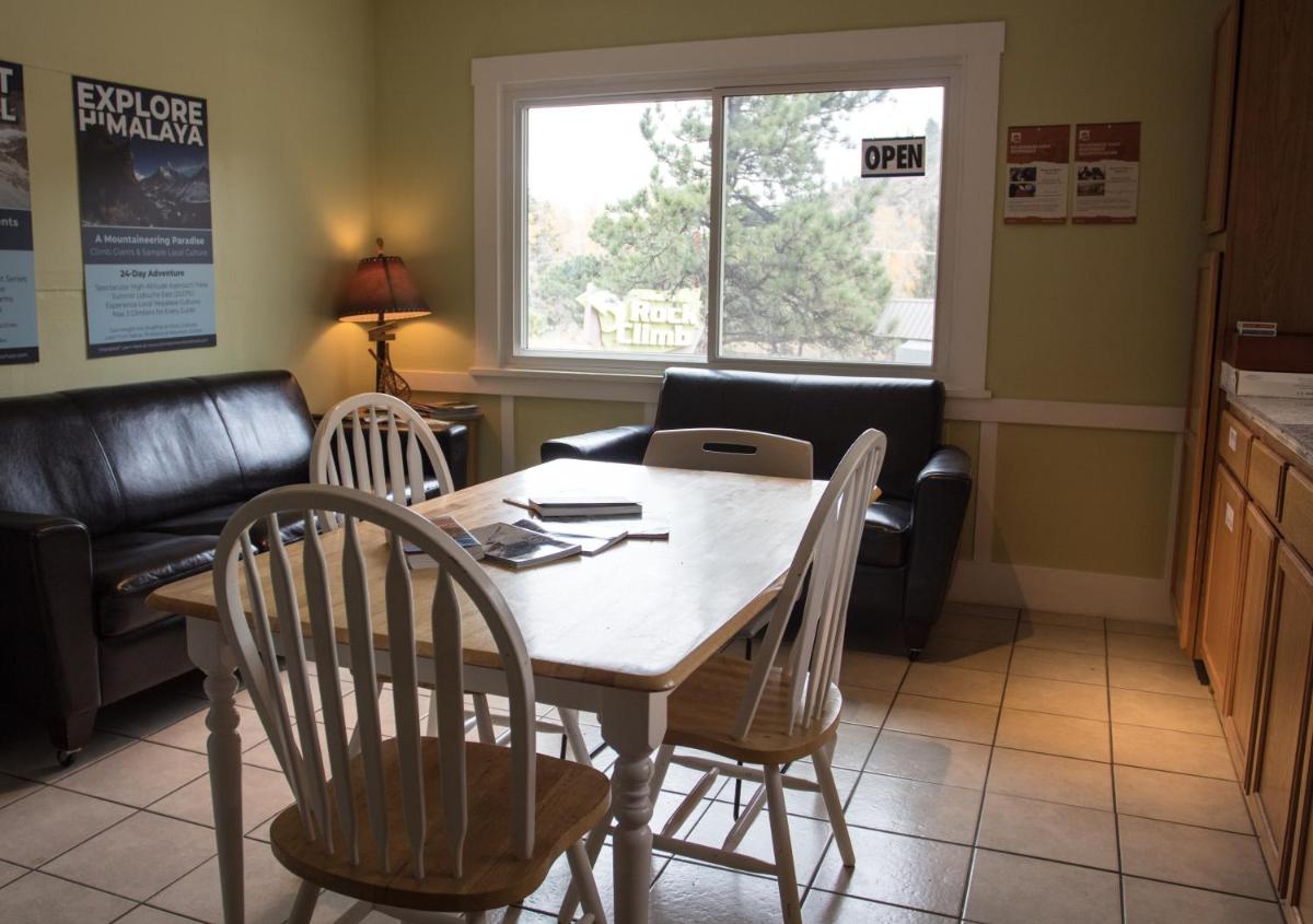 Estes Park Adventure Hostel - Property Image 7