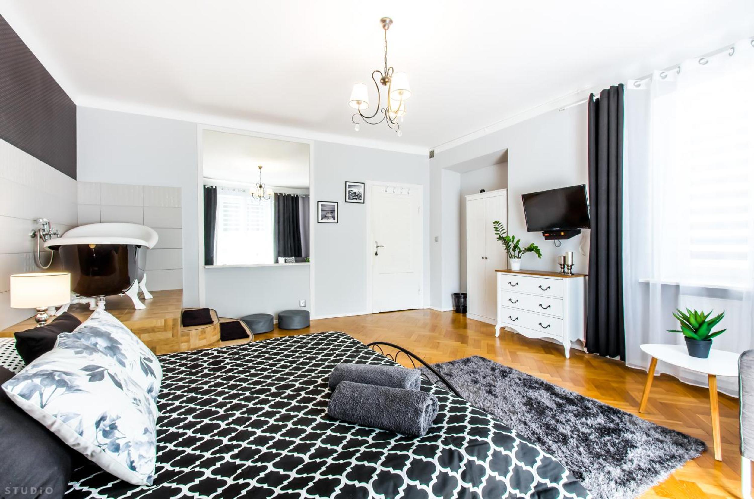 ClickTheFlat Apartment Chmielna 7 view 5