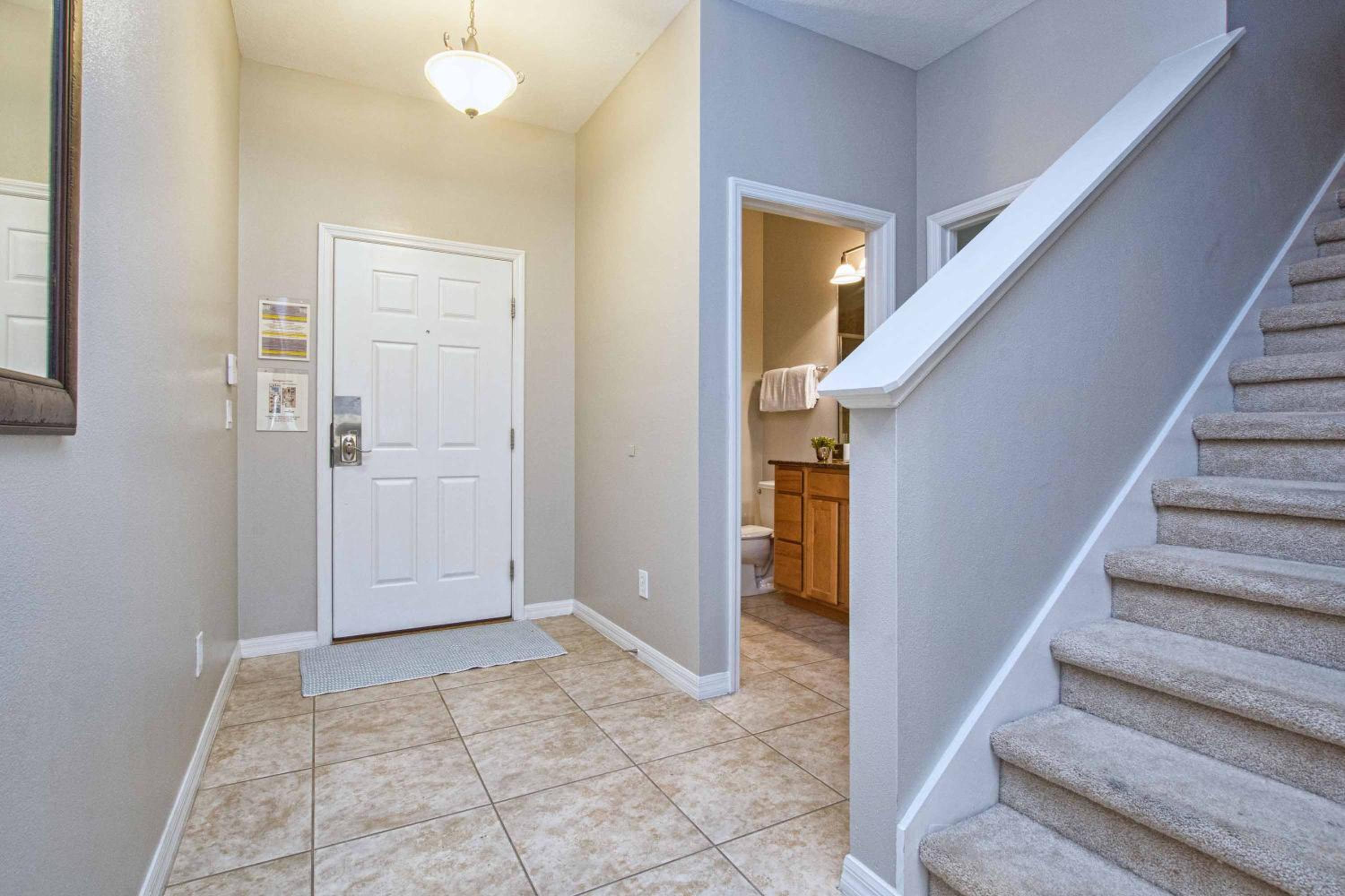 Bright & Cheery Decor, Townhome Wspashpool-3015Pp view 5