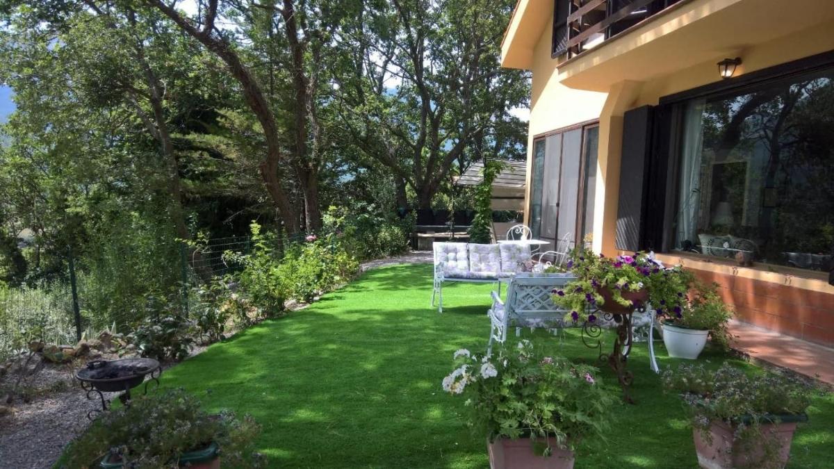 Hassin Cottage view 2