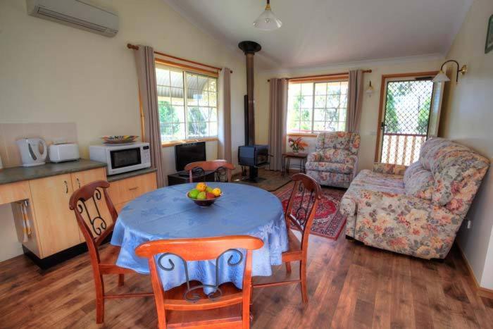 Accommodation Creek Cottages & Sundown View Suites view 4