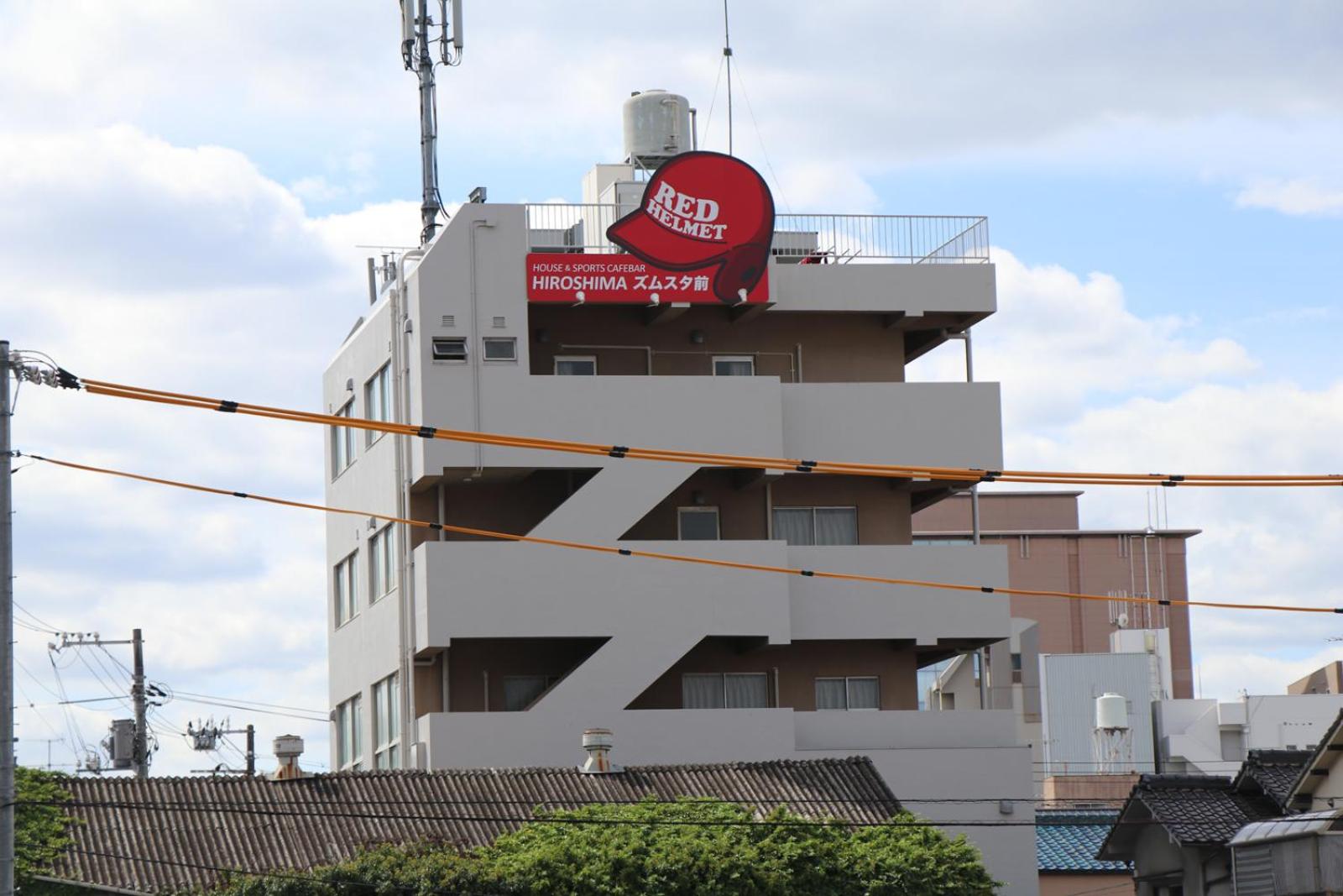 Hotel RED HELMET House & Sports Bar Hiroshima - Image 1