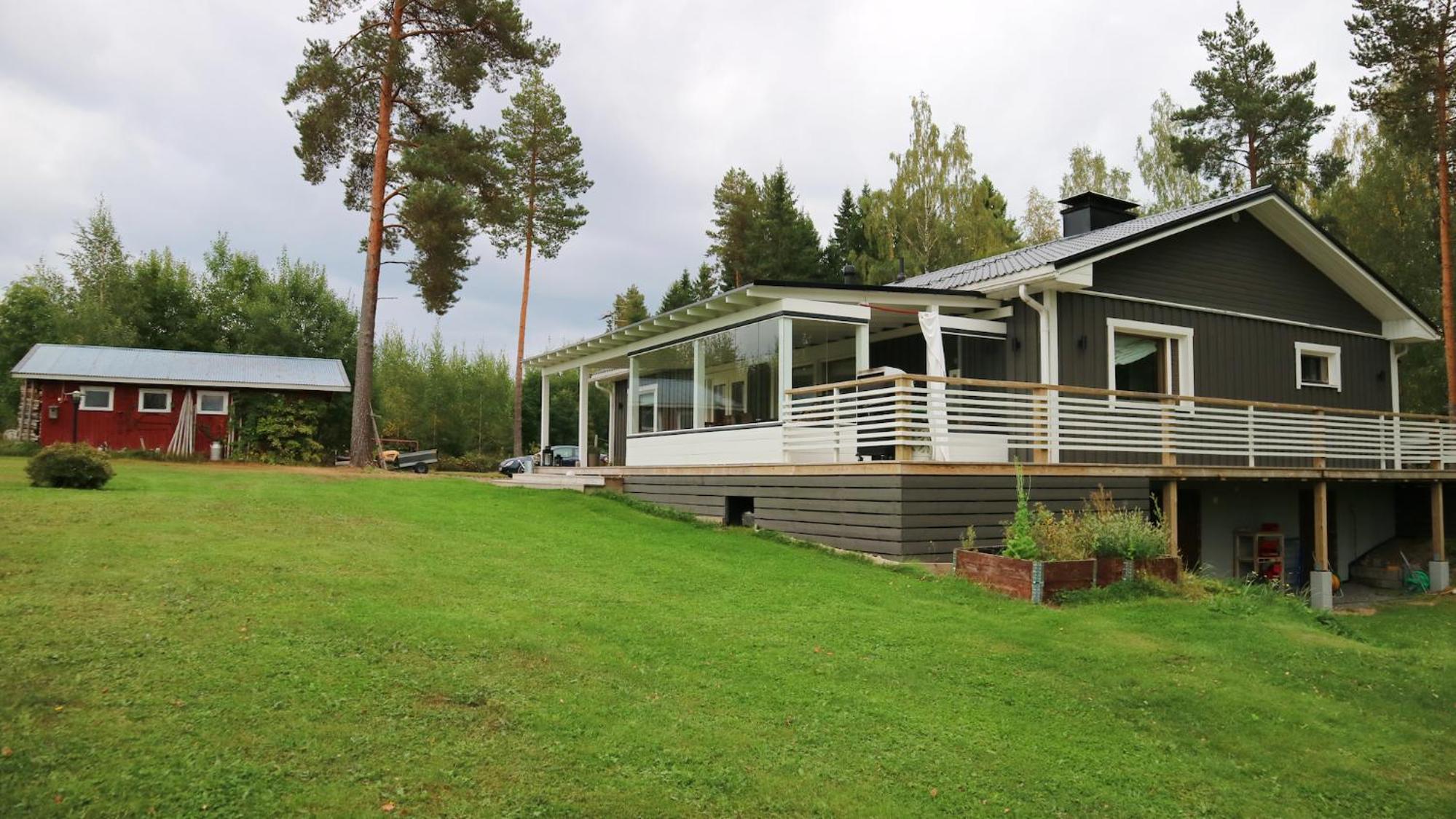 Tahlo Hillhouse and Underhill Beach & Sauna view 3