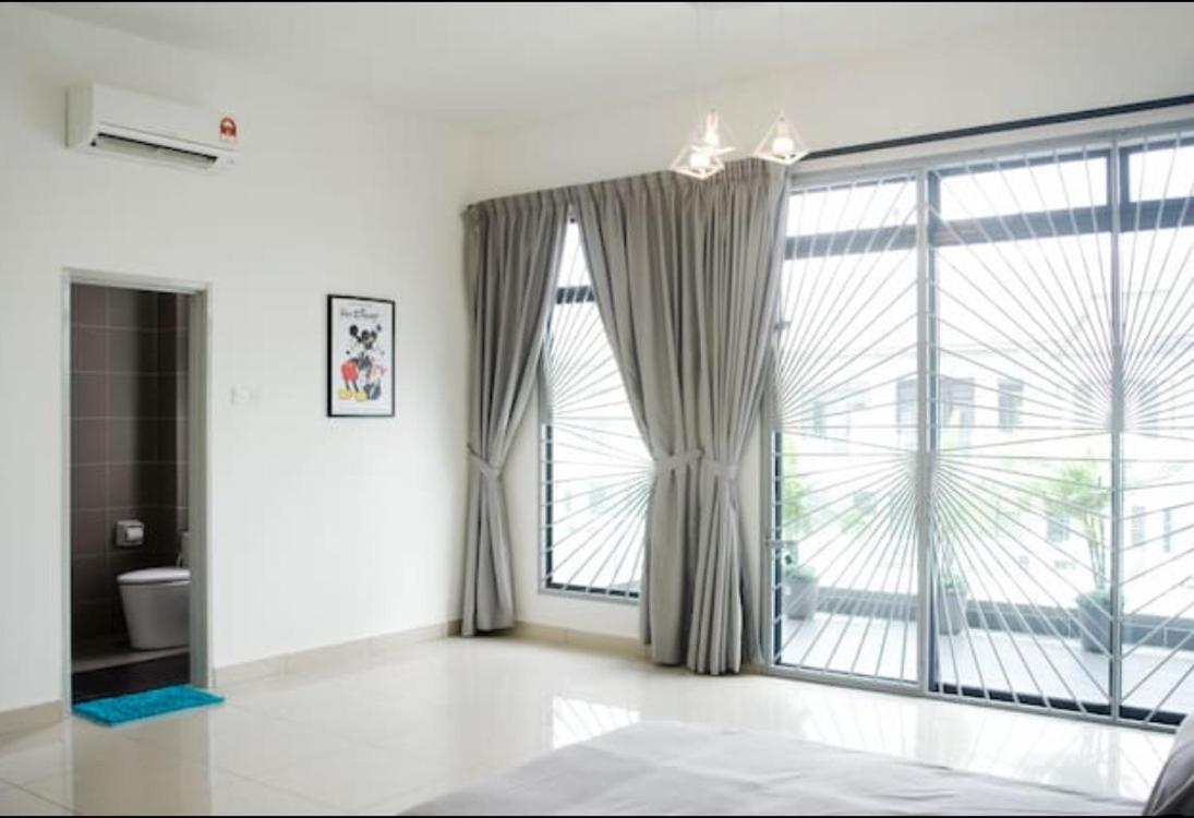 4-Bedrm ensuite family friendly house near Aeon Bukit Indah