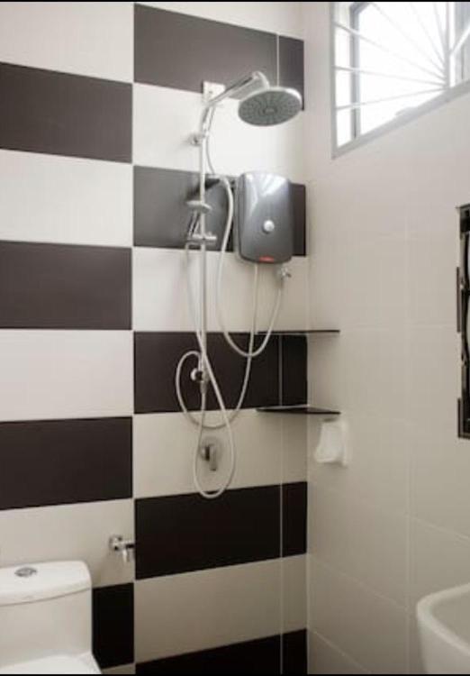 4-Bedrm ensuite family friendly house near Aeon Bukit Indah