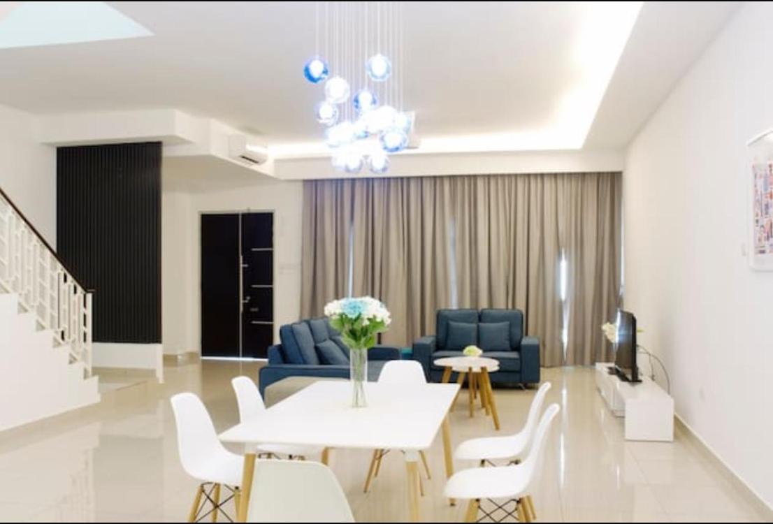 4-Bedrm ensuite family friendly house near Aeon Bukit Indah