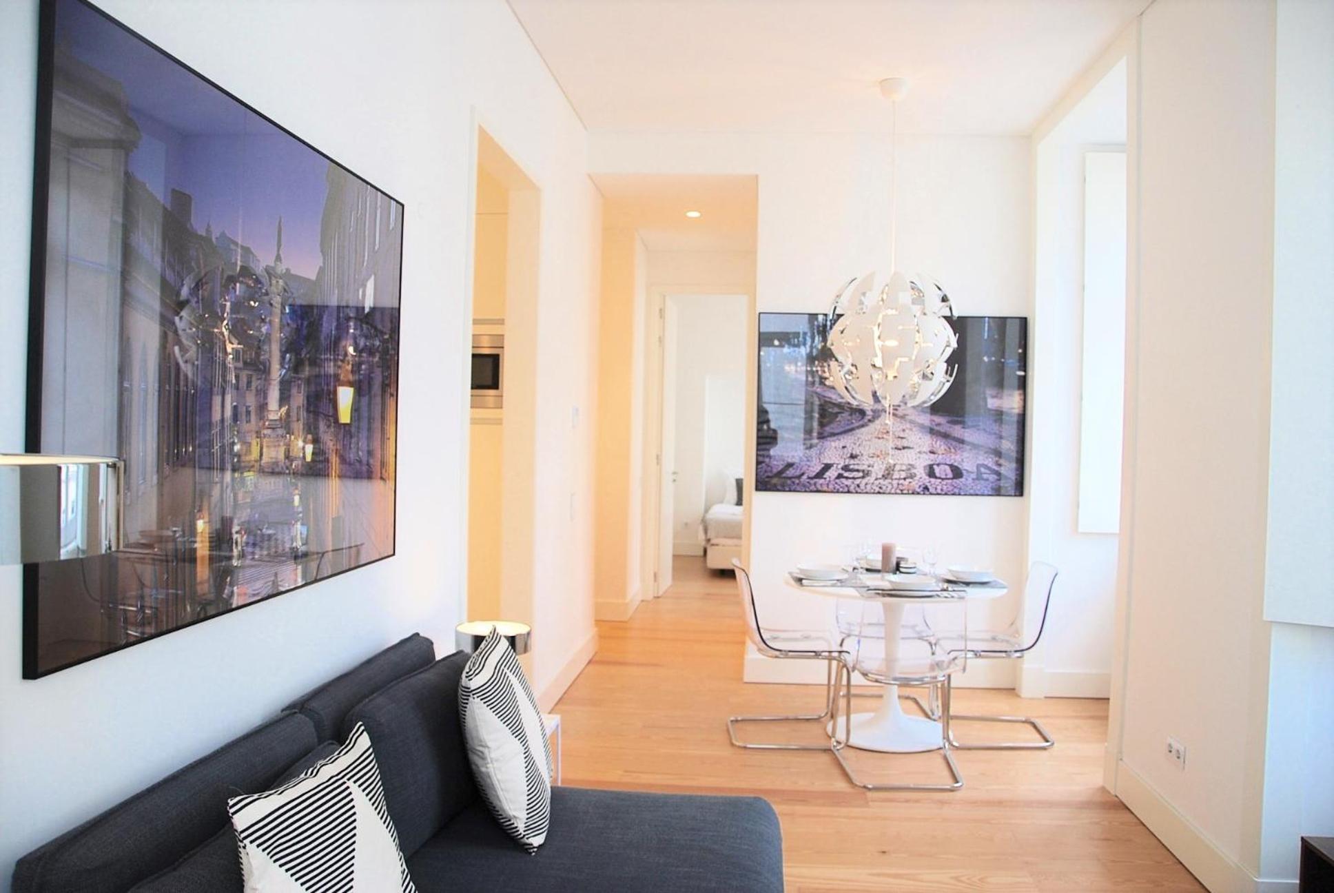 Downtown Sunny Apartment view 2