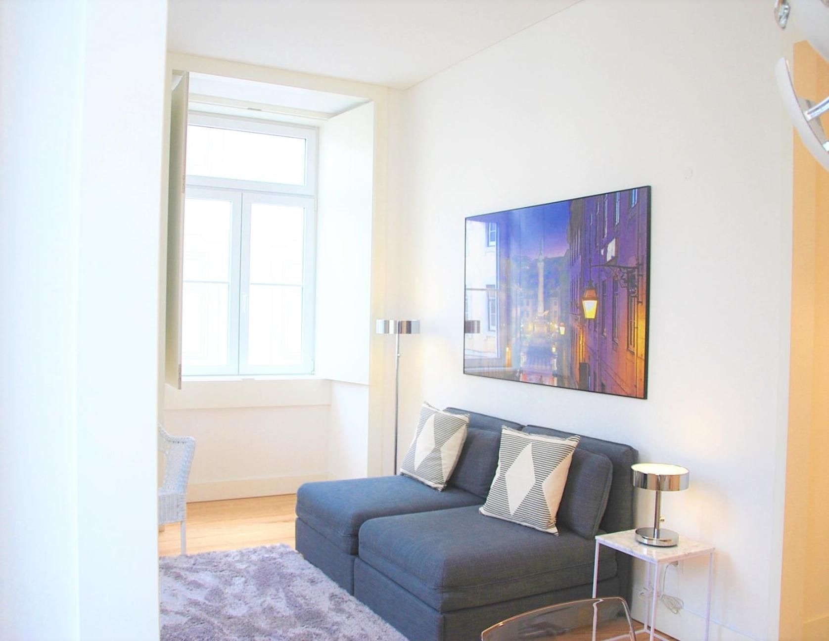 Downtown Sunny Apartment view 5