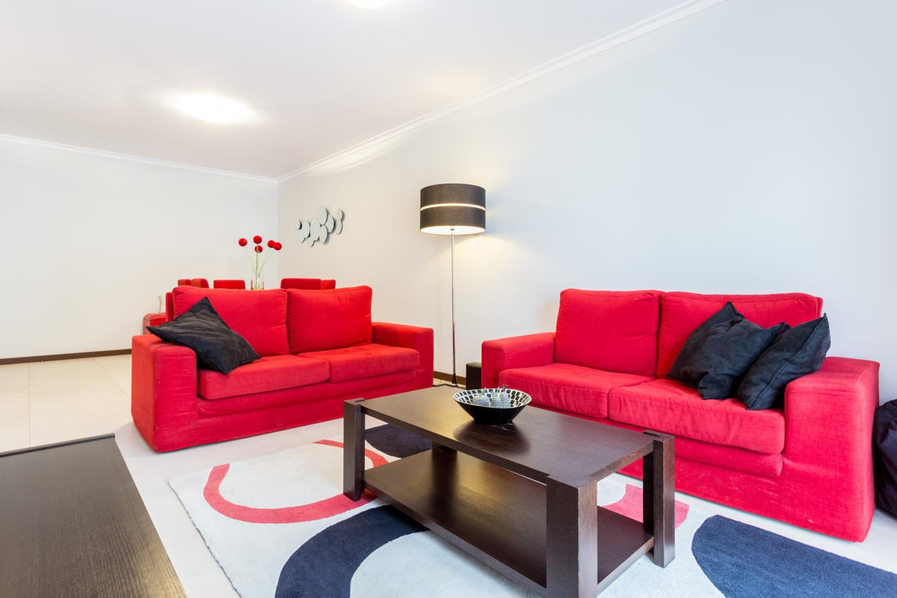 Lagos Marina apartment with pool & gym view 4