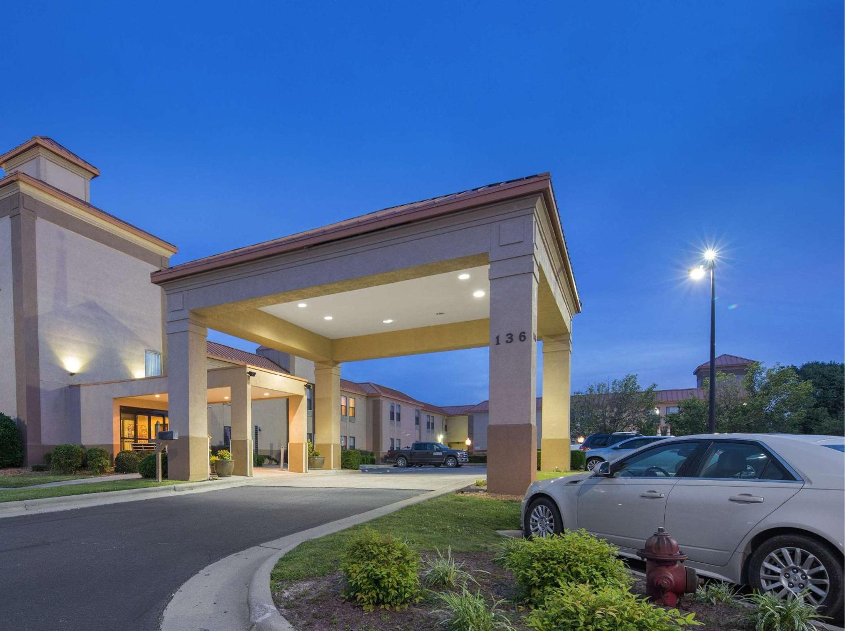 Roanoke Rapids Vacations - SureStay Plus Hotel by Best Western Roanoke Rapids I-95 - Property Image 9